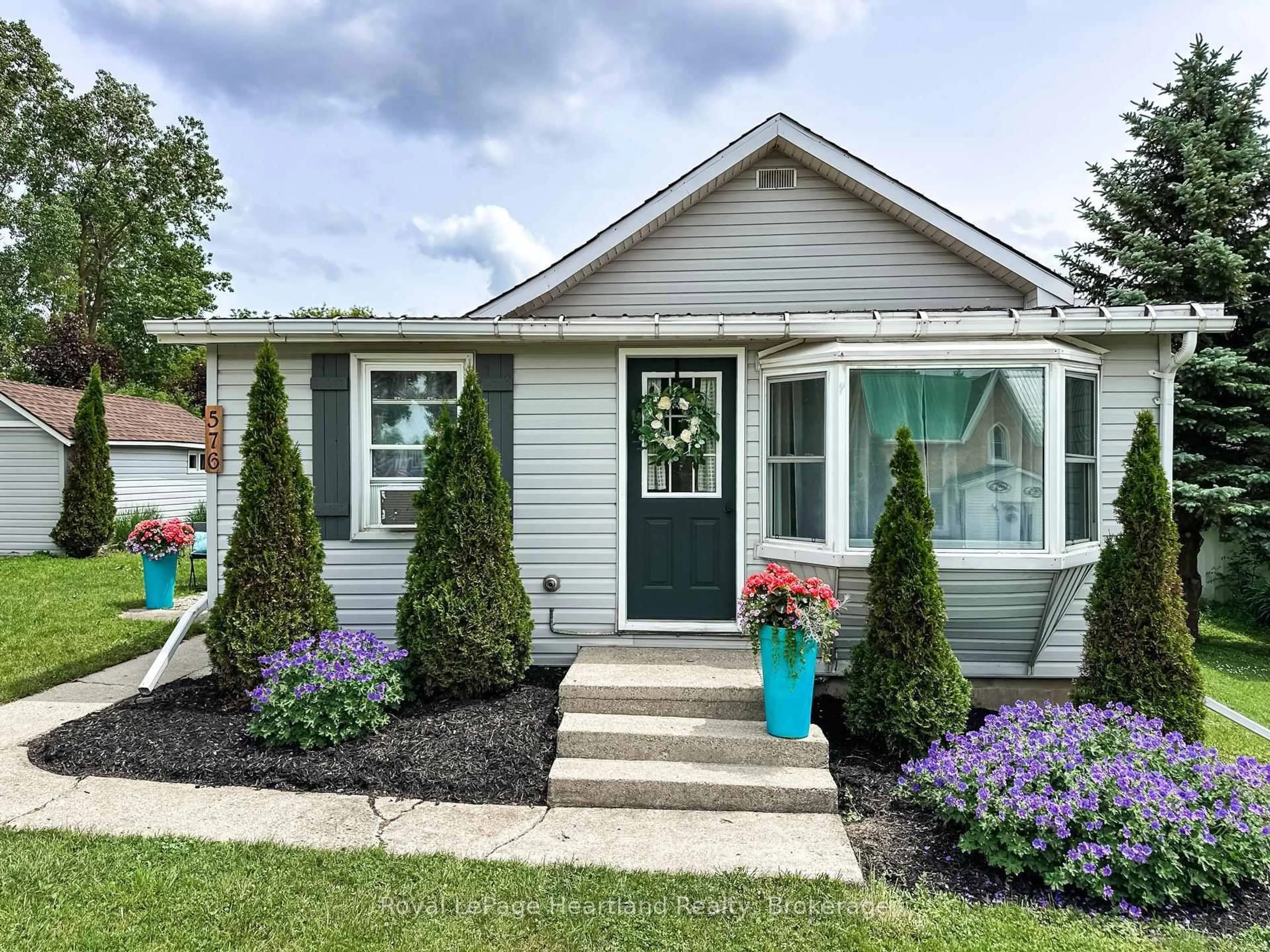 Home with vinyl exterior material, street for 576 Queen St, North Huron Ontario N0M 1H0
