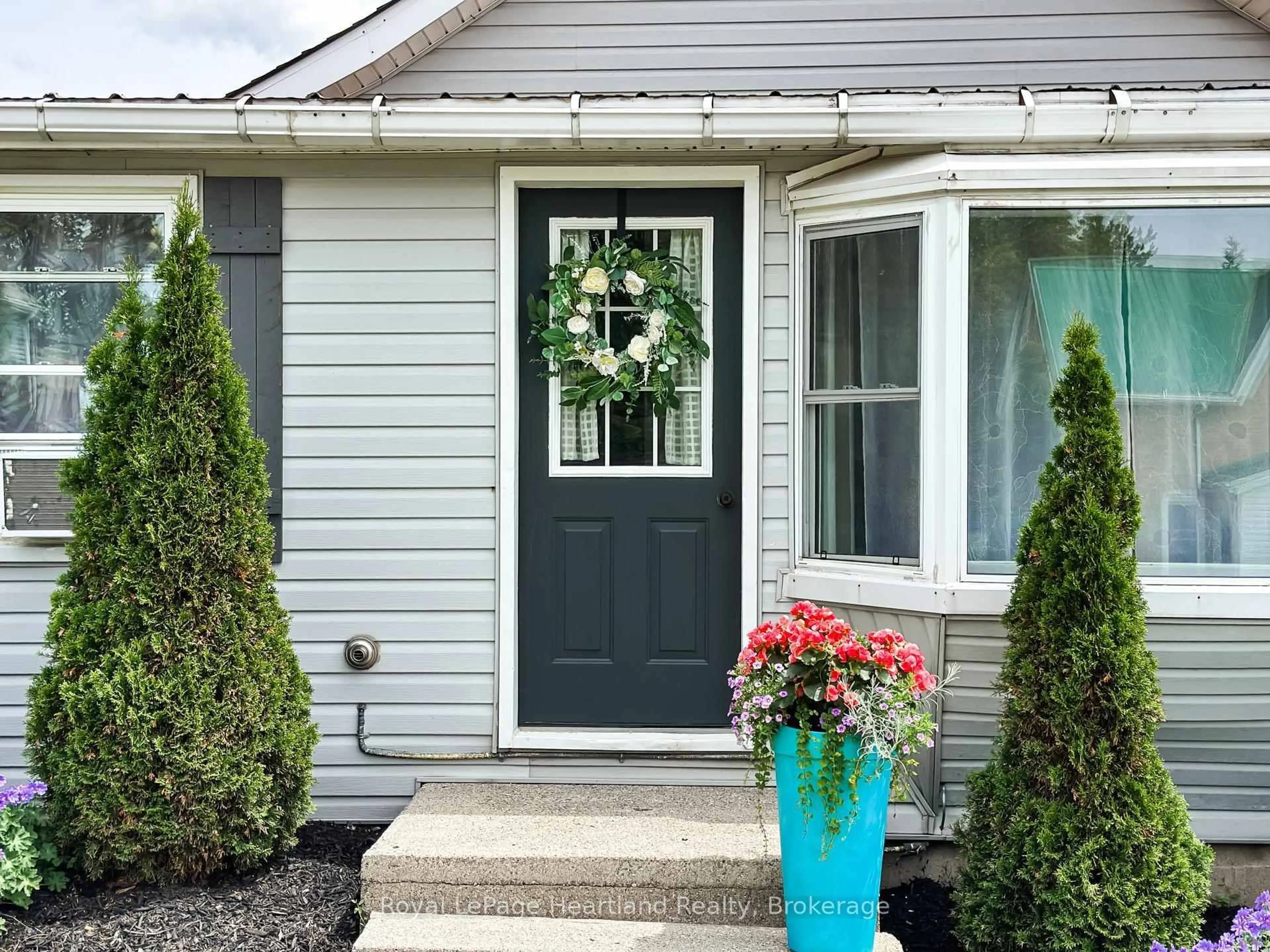 Indoor entryway for 576 Queen St, North Huron Ontario N0M 1H0