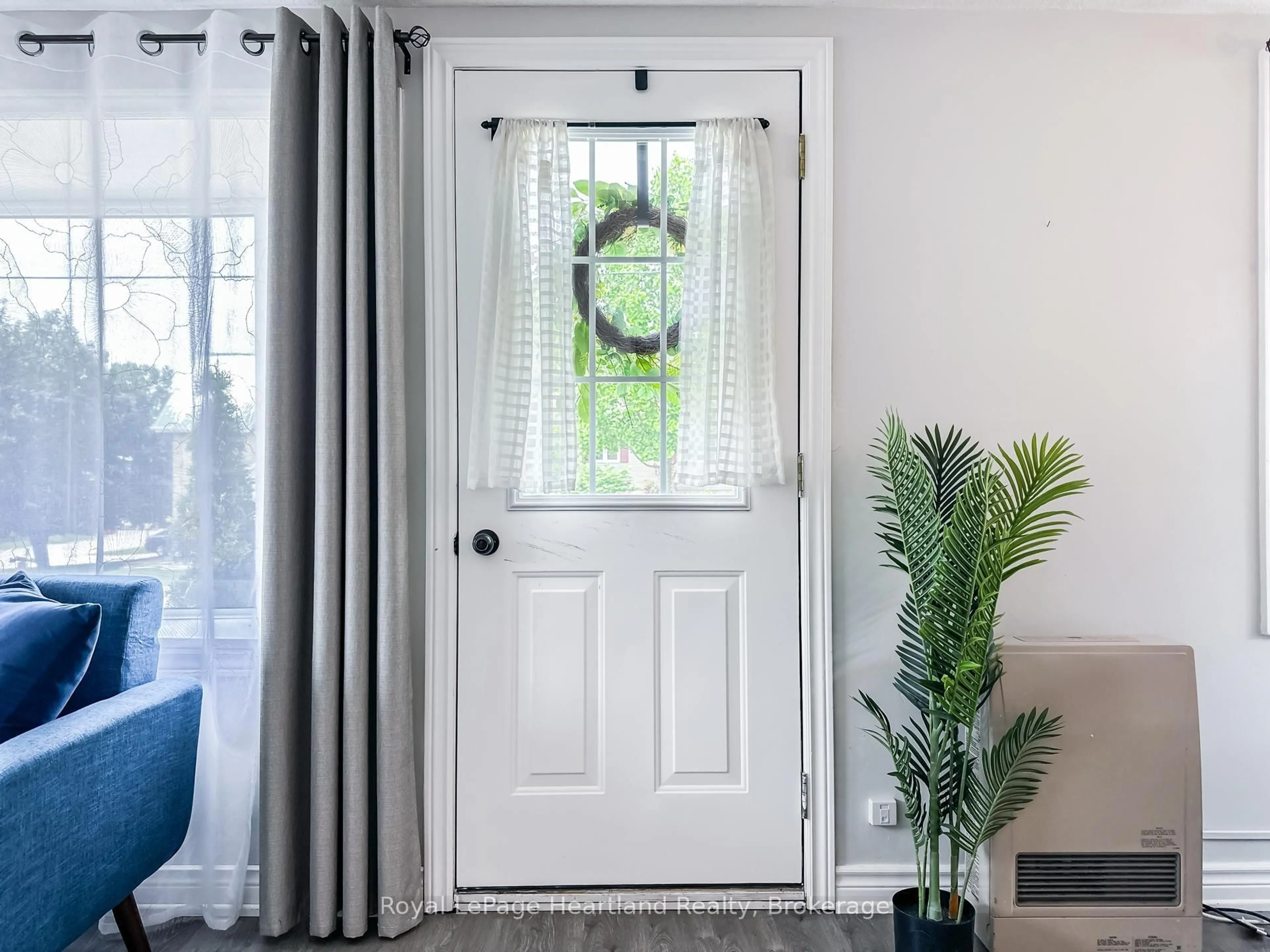 Indoor entryway for 576 Queen St, North Huron Ontario N0M 1H0
