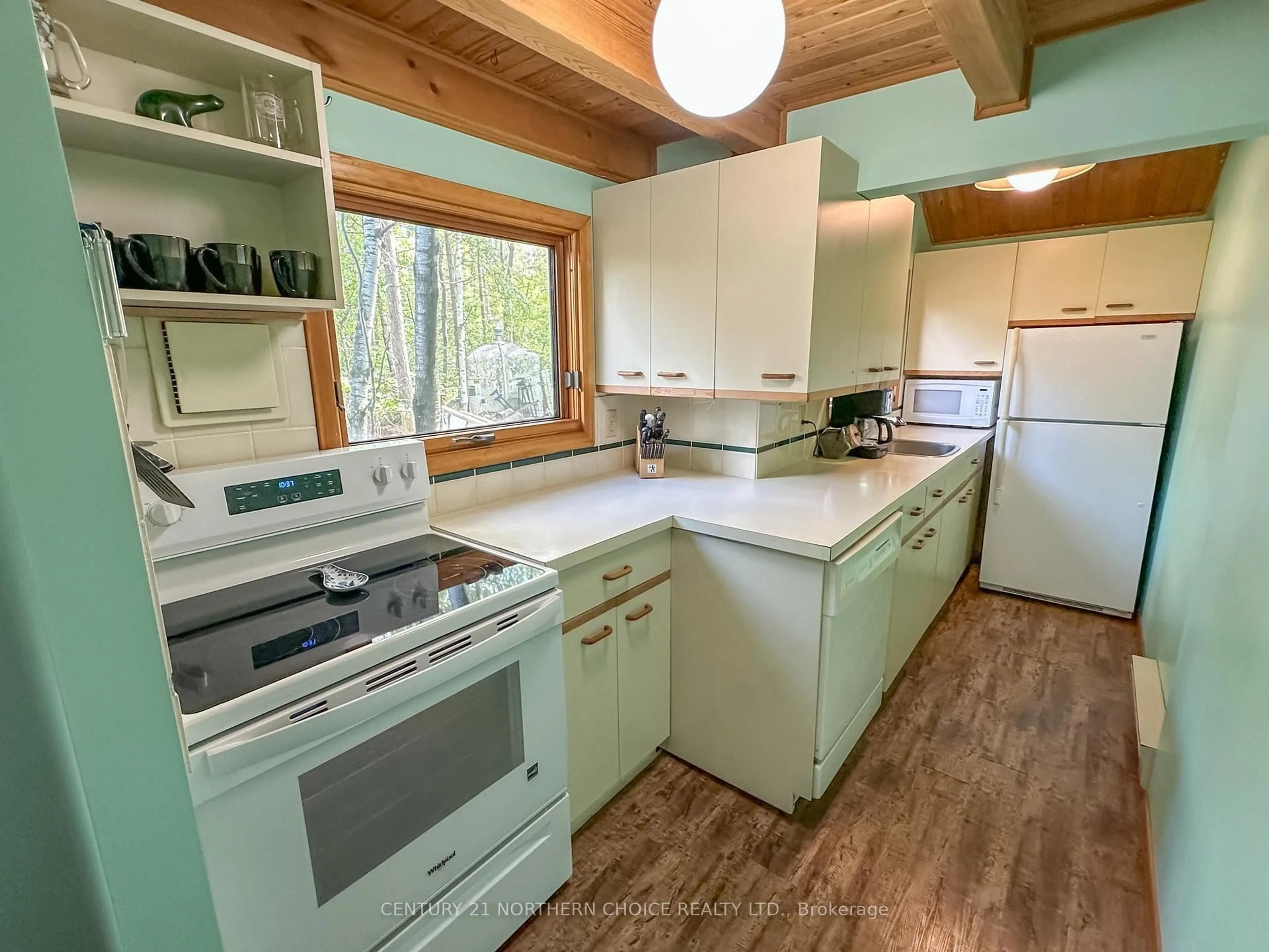 Standard kitchen, wood/laminate floor for 2 Donbrock Dr, Kenora Ontario P9N 0A1