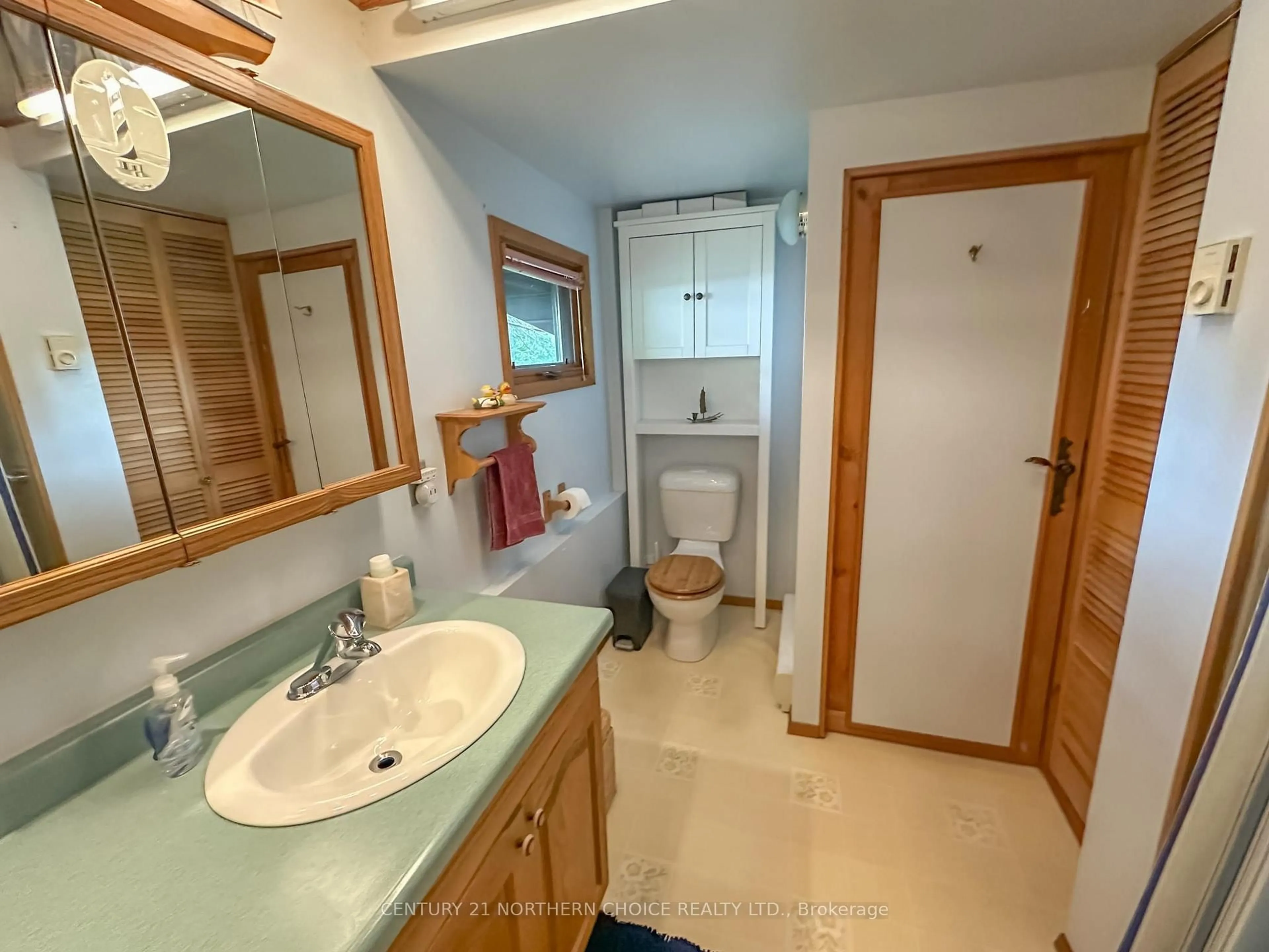 Standard bathroom, ceramic/tile floor for 2 Donbrock Dr, Kenora Ontario P9N 0A1