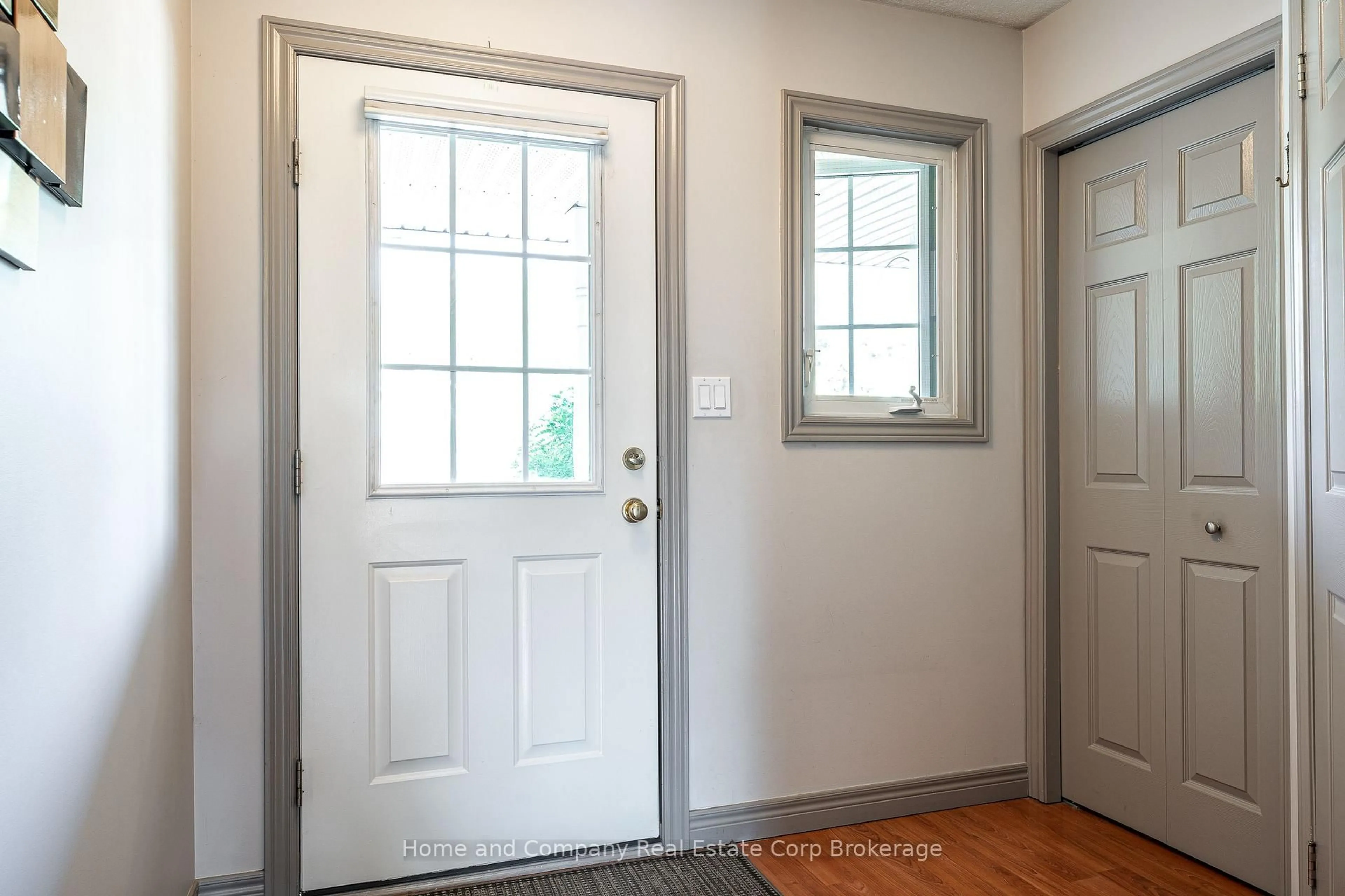 Indoor entryway for 43 Gregory Cres, Stratford Ontario N5A 8A5