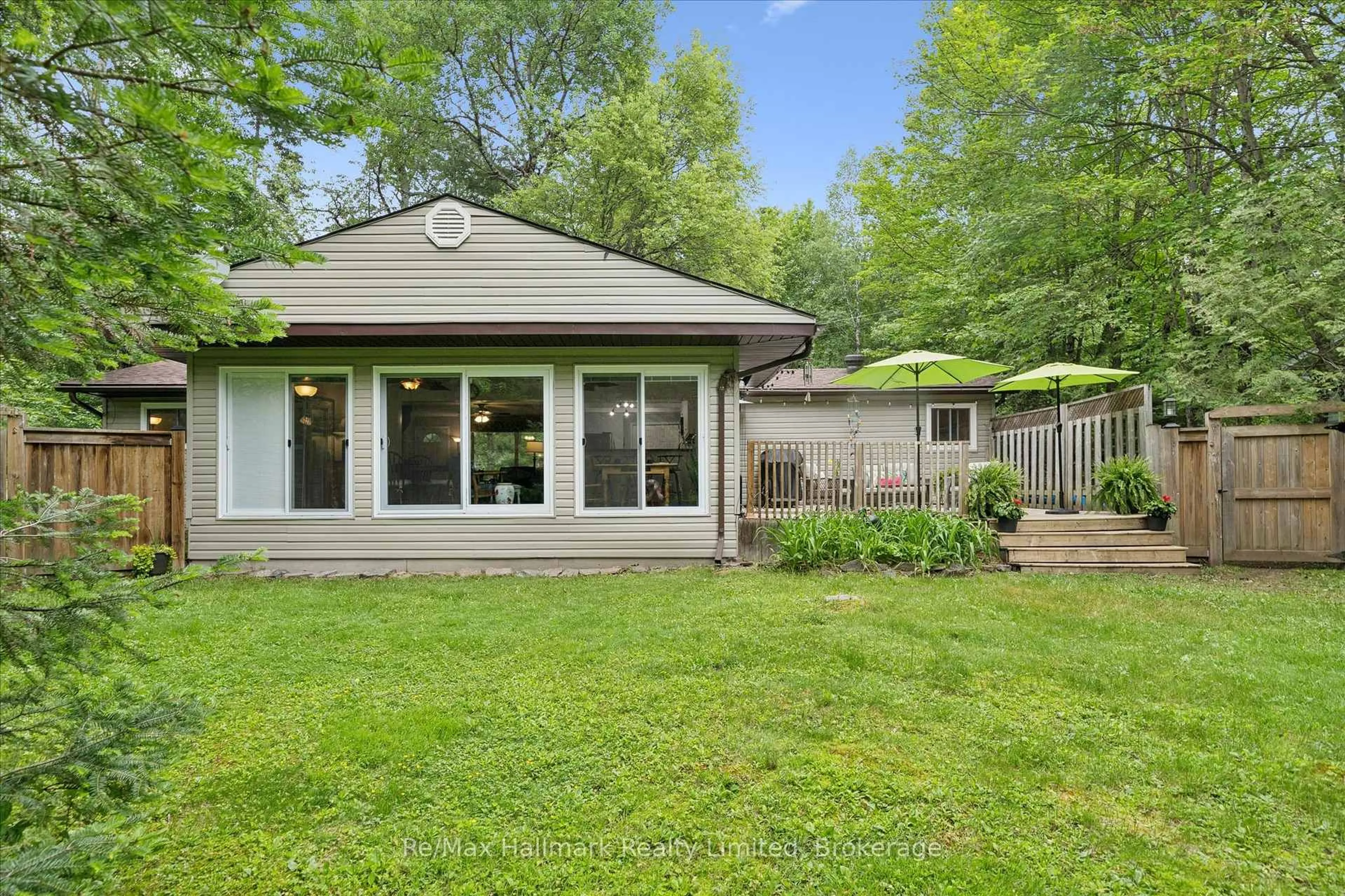 Patio, water/lake/river/ocean view for 1109 Springdale Park Rd, Bracebridge Ontario P1L 1W9