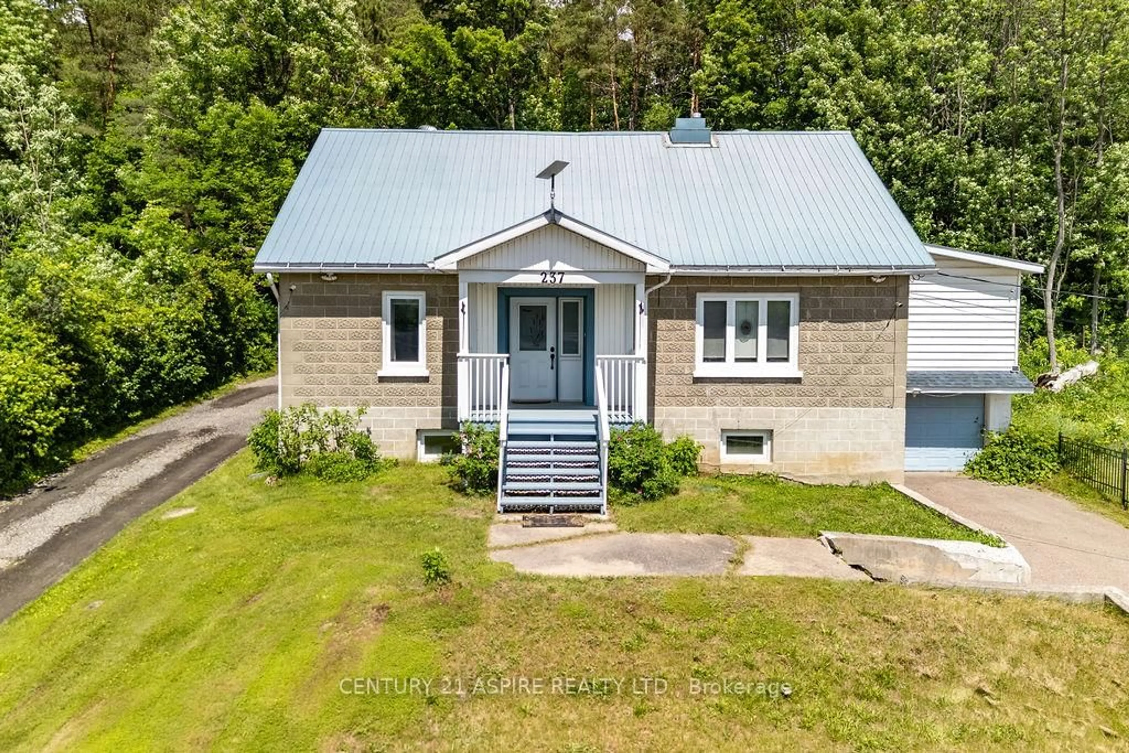 A pic from outside/outdoor area/front of a property/back of a property/a pic from drone, building for 237 Bonnechere St, Eganville Ontario K0J 1T0