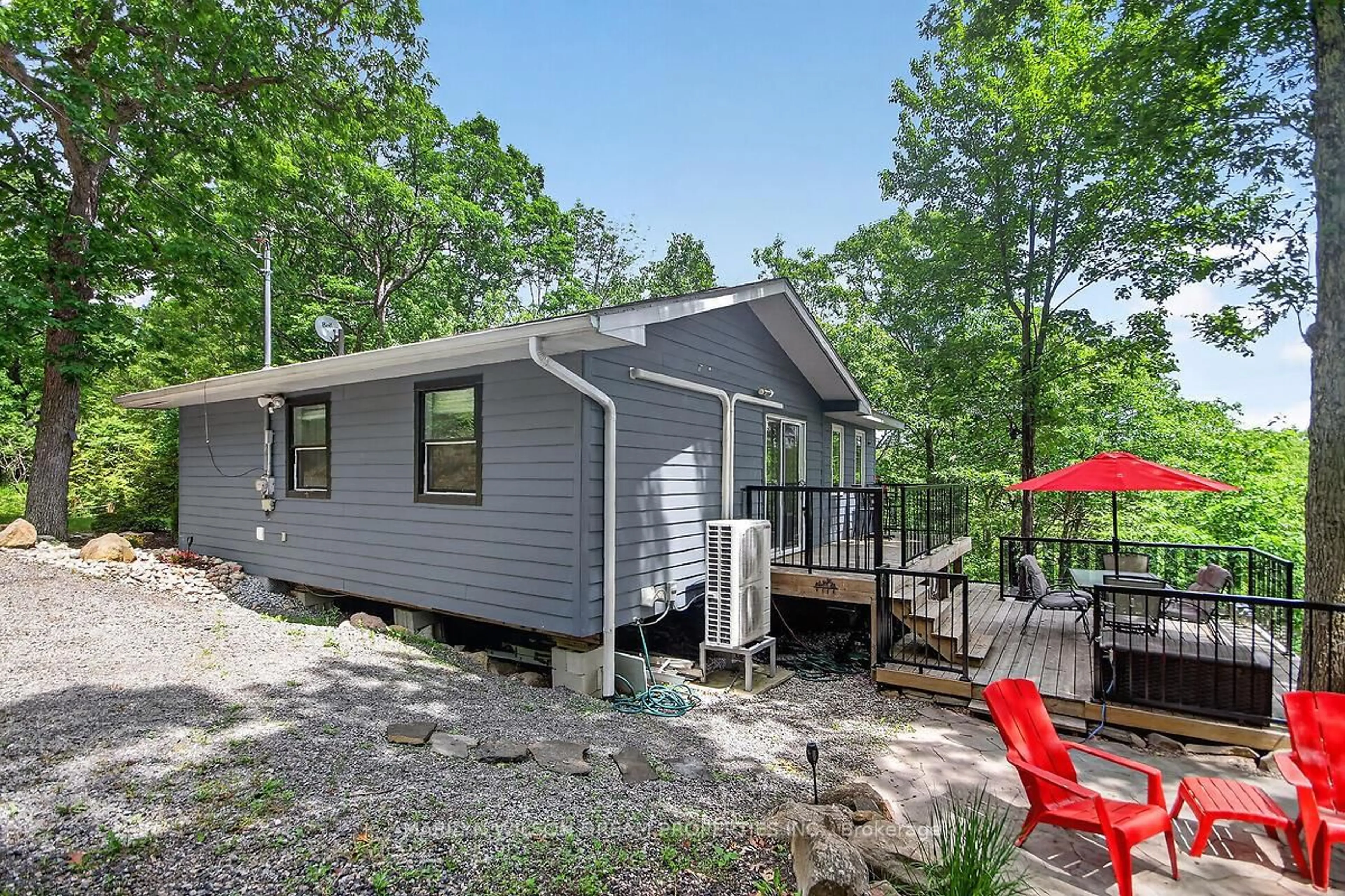 Home with vinyl exterior material, water/lake/river/ocean view for 1049 Crotch Lake Tr, Arden Ontario K0H 1B0