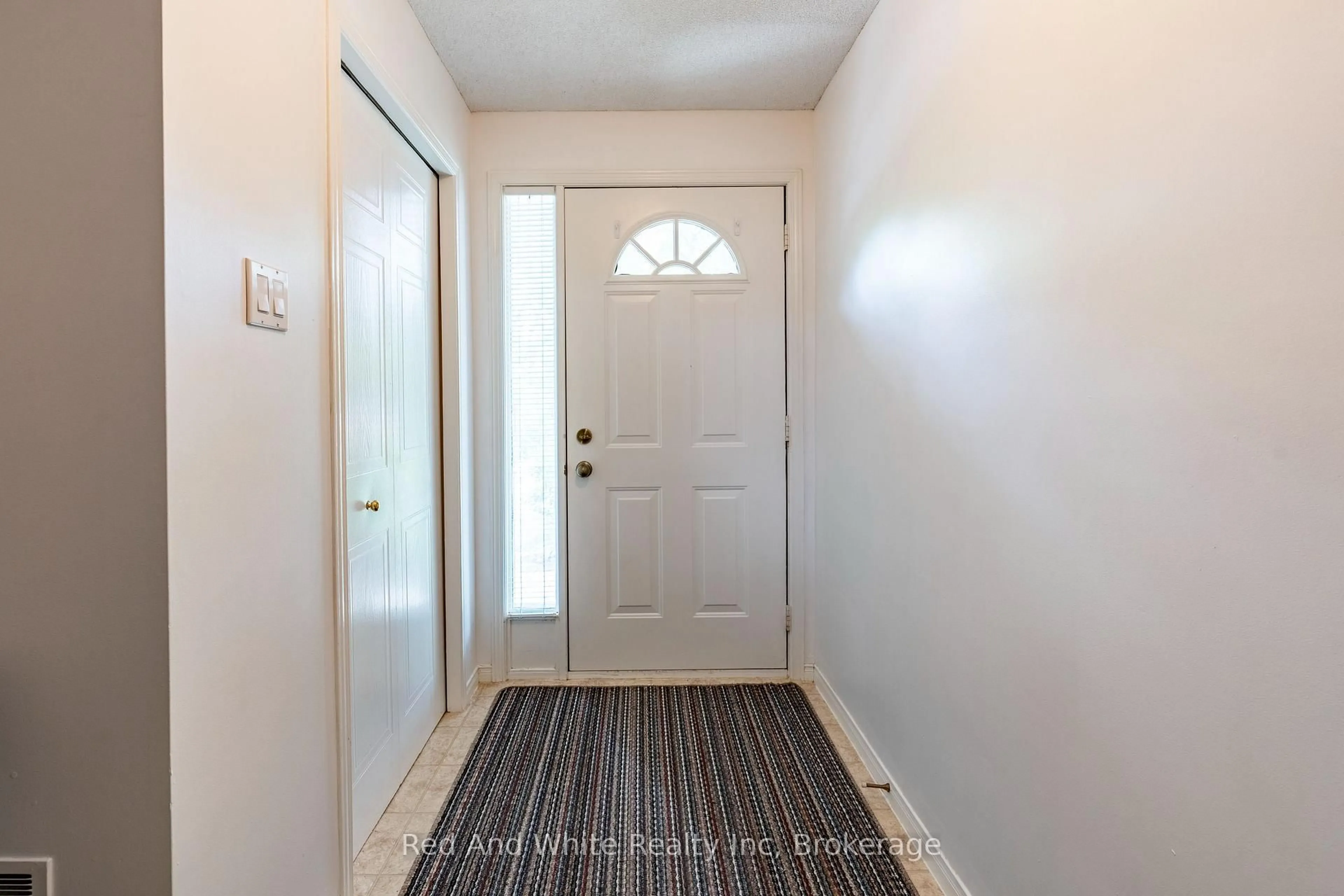 Indoor entryway for 230 Blackhorne Dr #24, Kitchener Ontario N2E 1Z4