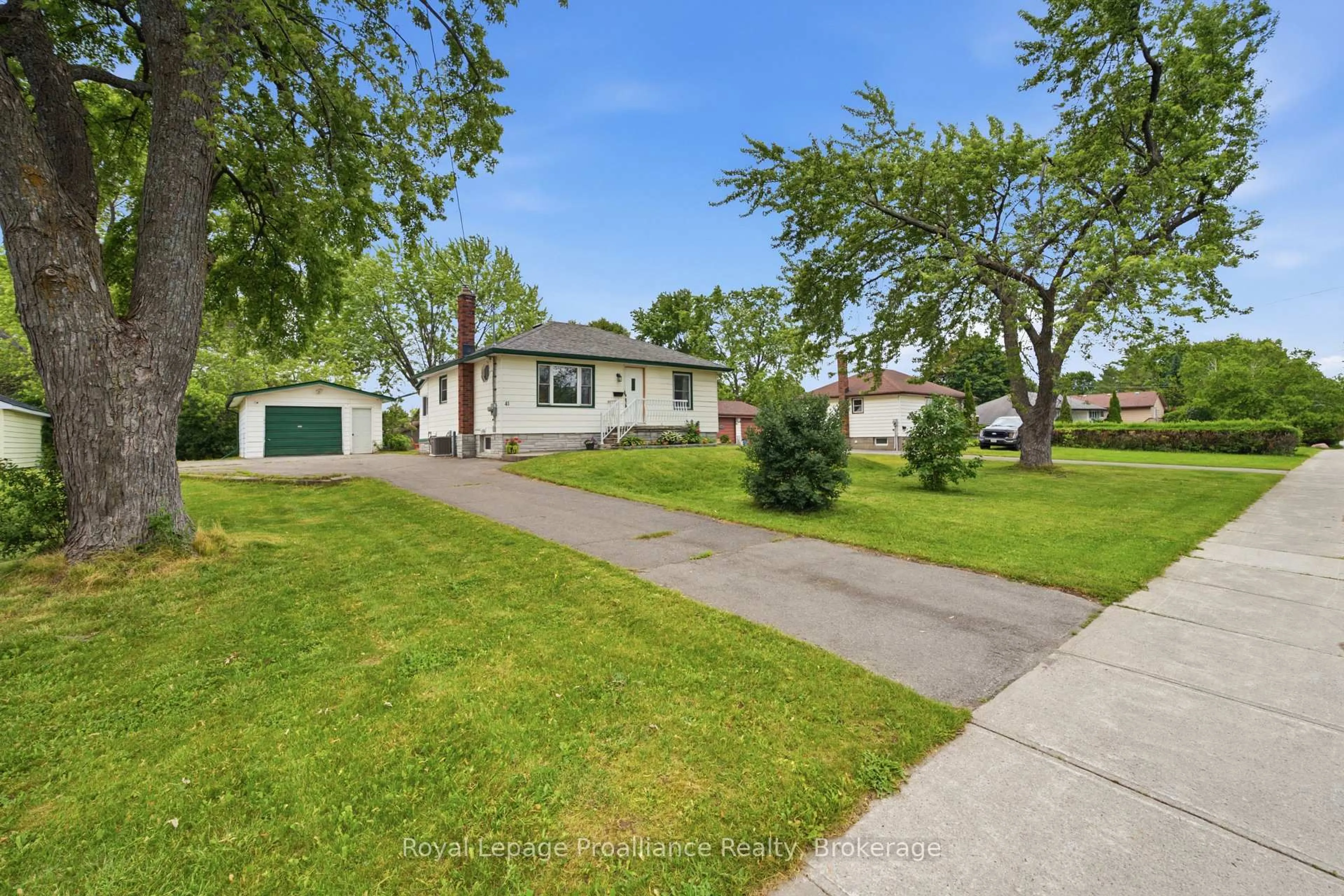 A pic from outside/outdoor area/front of a property/back of a property/a pic from drone, street for 41 Tracey St, Belleville Ontario K8P 2R7