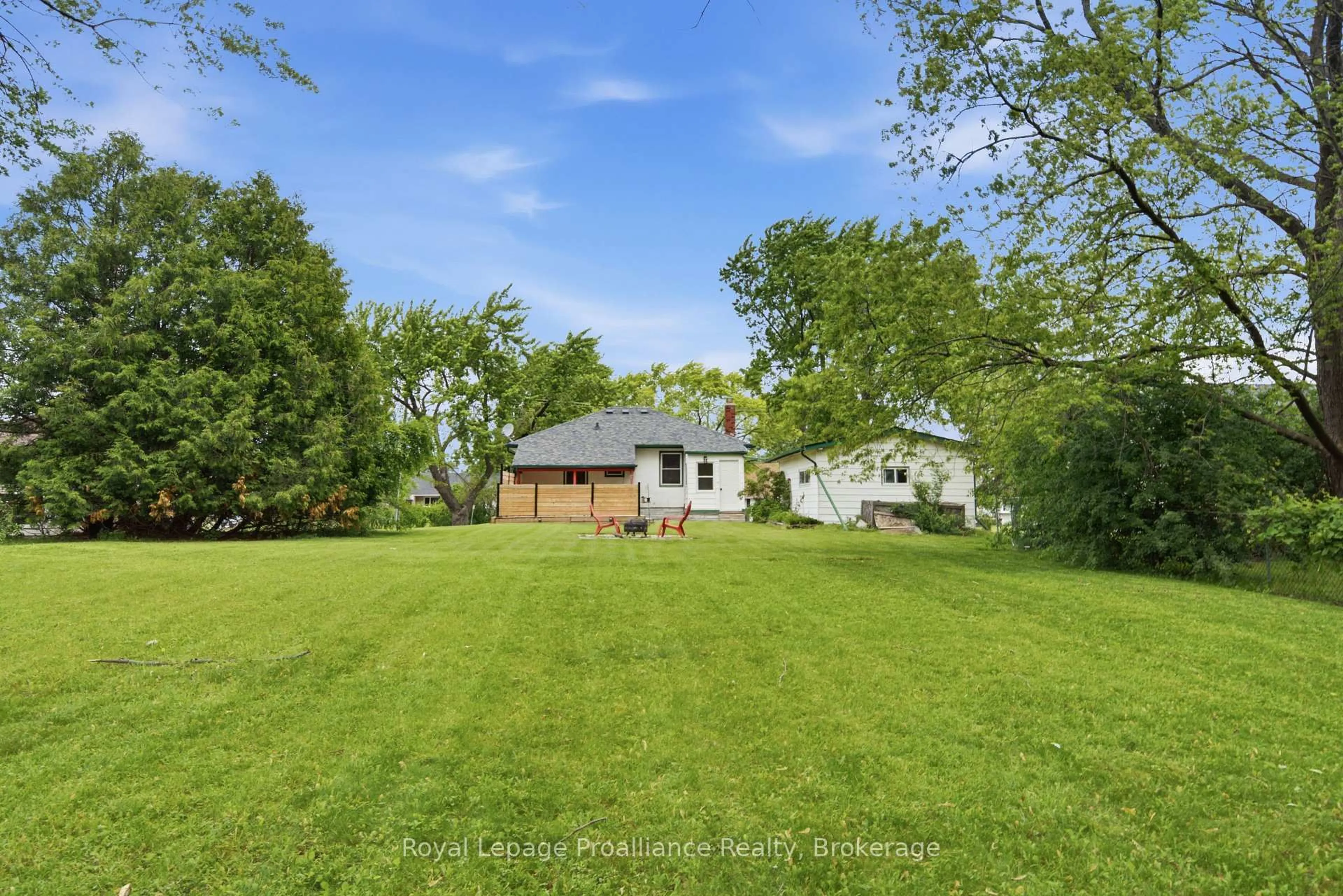A pic from outside/outdoor area/front of a property/back of a property/a pic from drone, water/lake/river/ocean view for 41 Tracey St, Belleville Ontario K8P 2R7