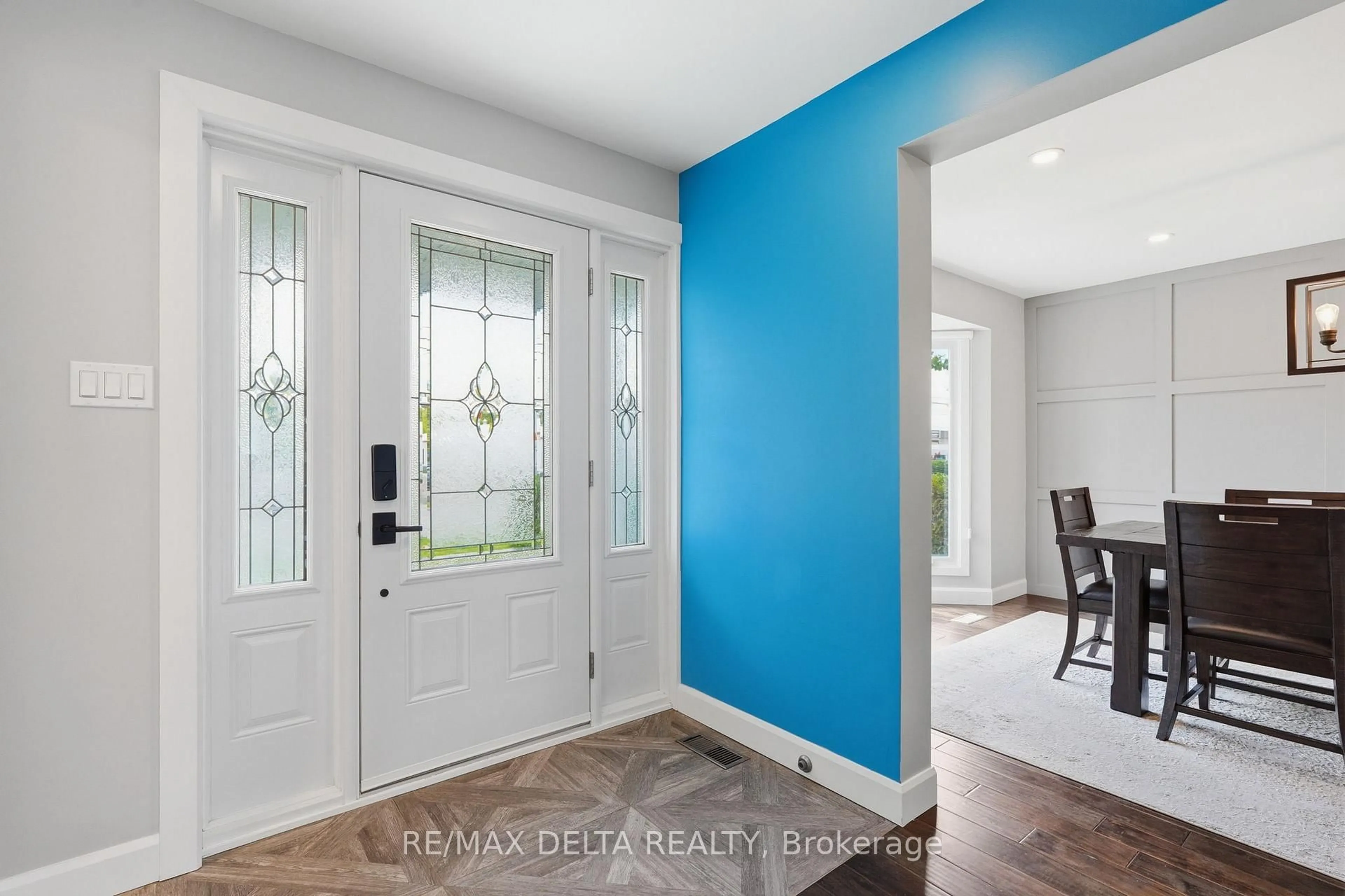 Indoor entryway for 1791 Queensdale Ave, Ottawa Ontario K1T 1J7