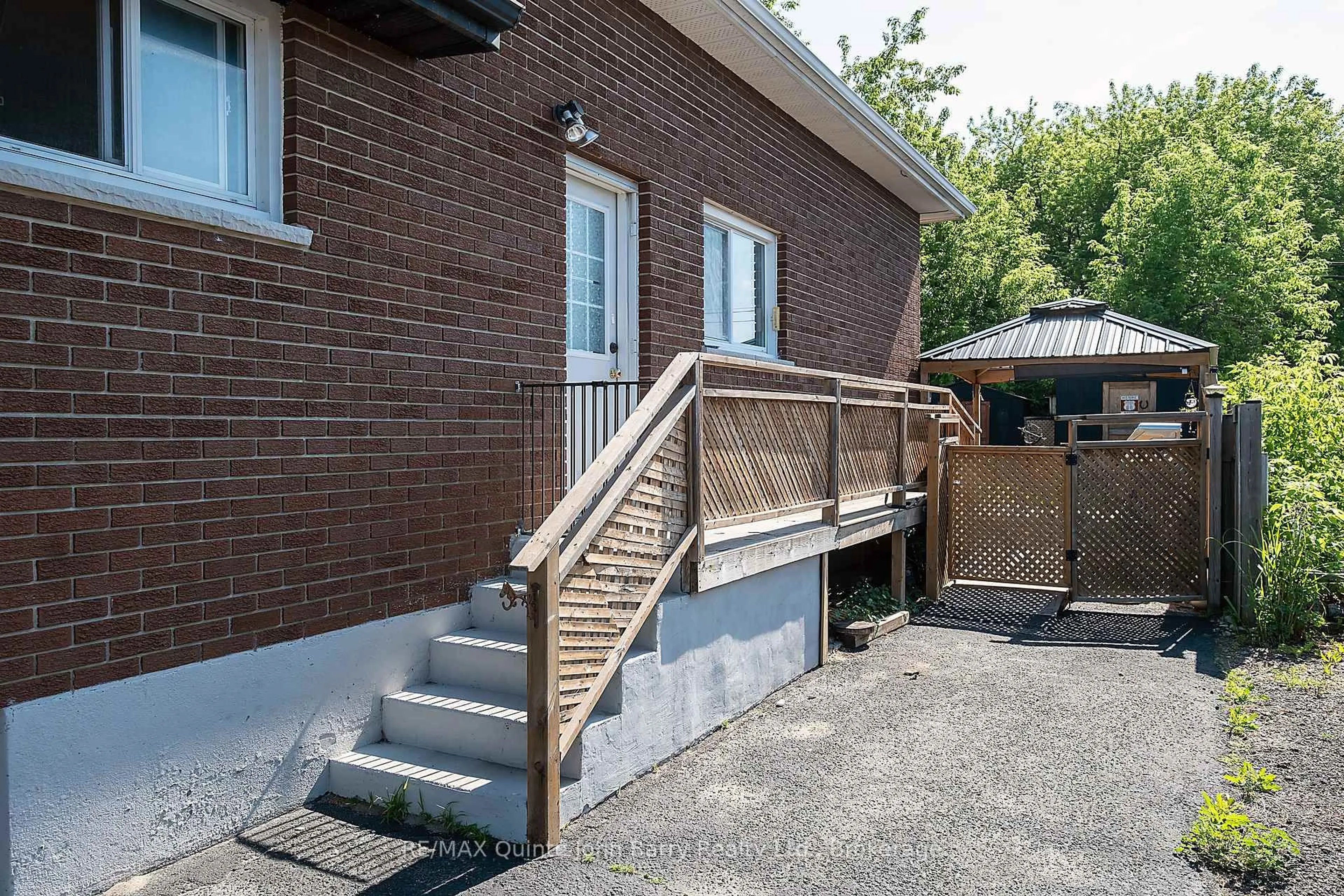 Patio, street for 91 Scott St, Quinte West Ontario K8V 3B5