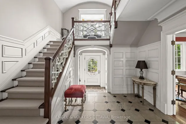 218 Coltrin Rd, Ottawa 2