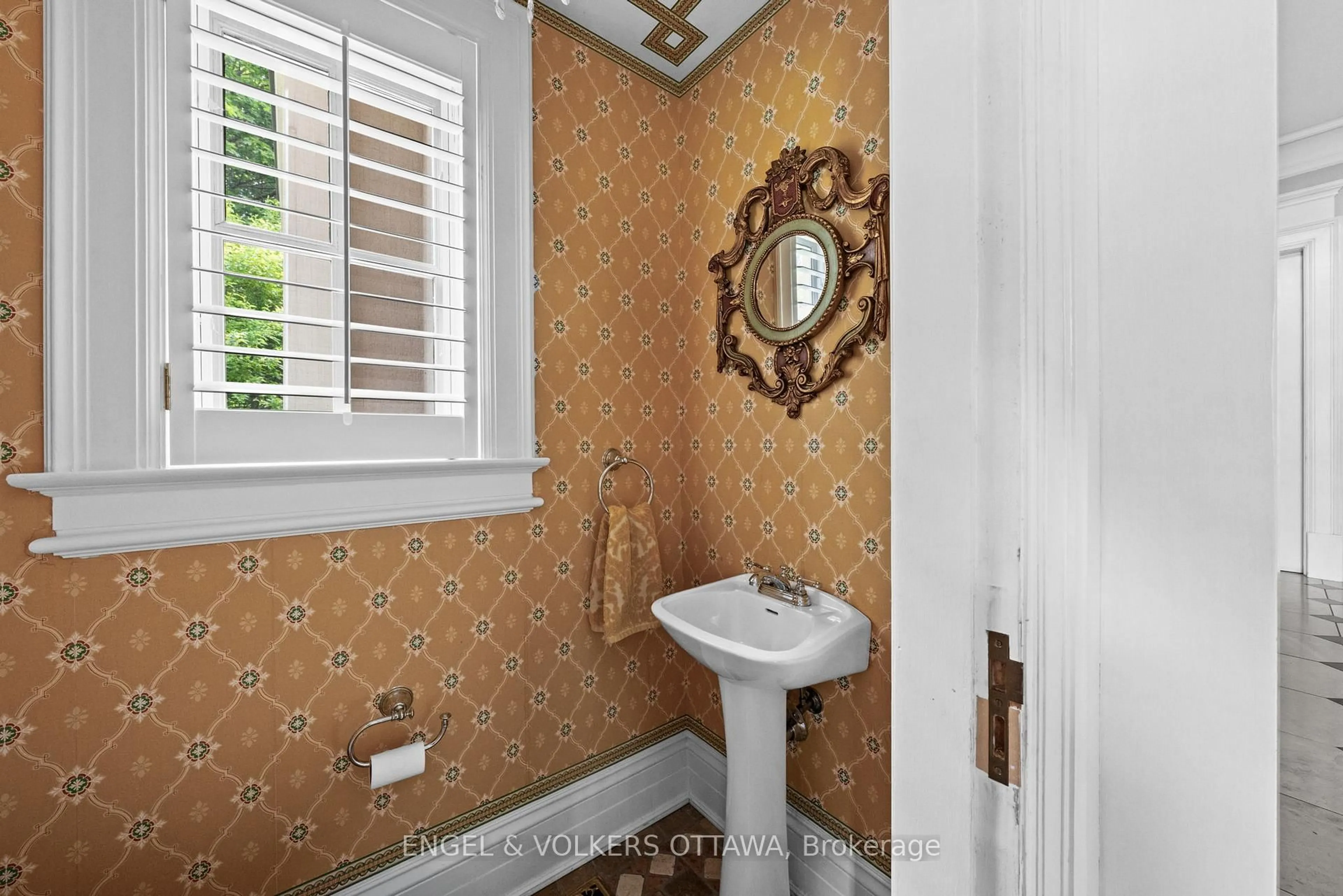 Standard bathroom, ceramic/tile floor for 218 Coltrin Rd, Ottawa Ontario K1M 0A6