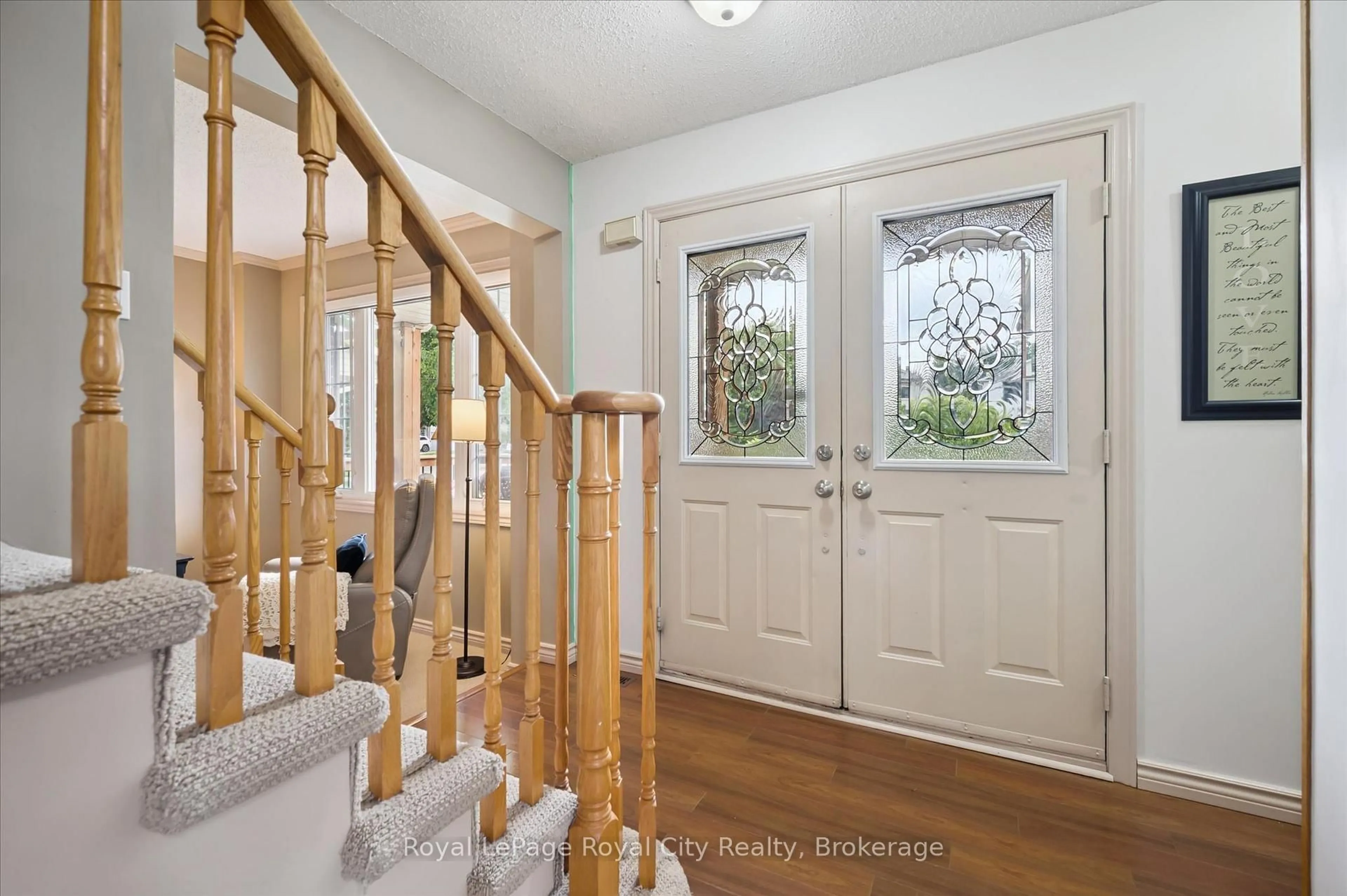 Indoor entryway for 729 WOODHILL Dr, Centre Wellington Ontario N1M 3M8