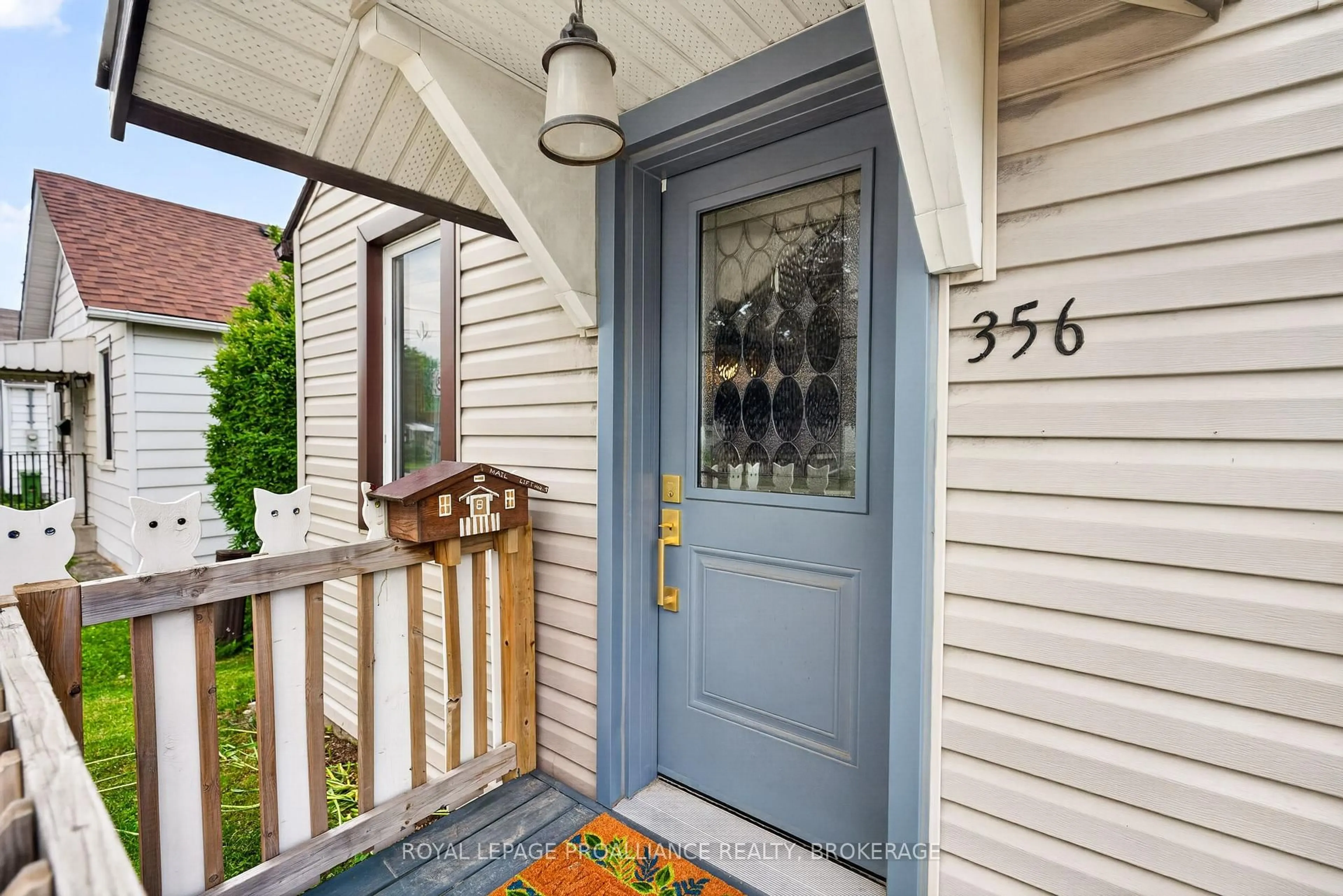 Indoor entryway for 356 Elliott Ave, Kingston Ontario K7K 2R5