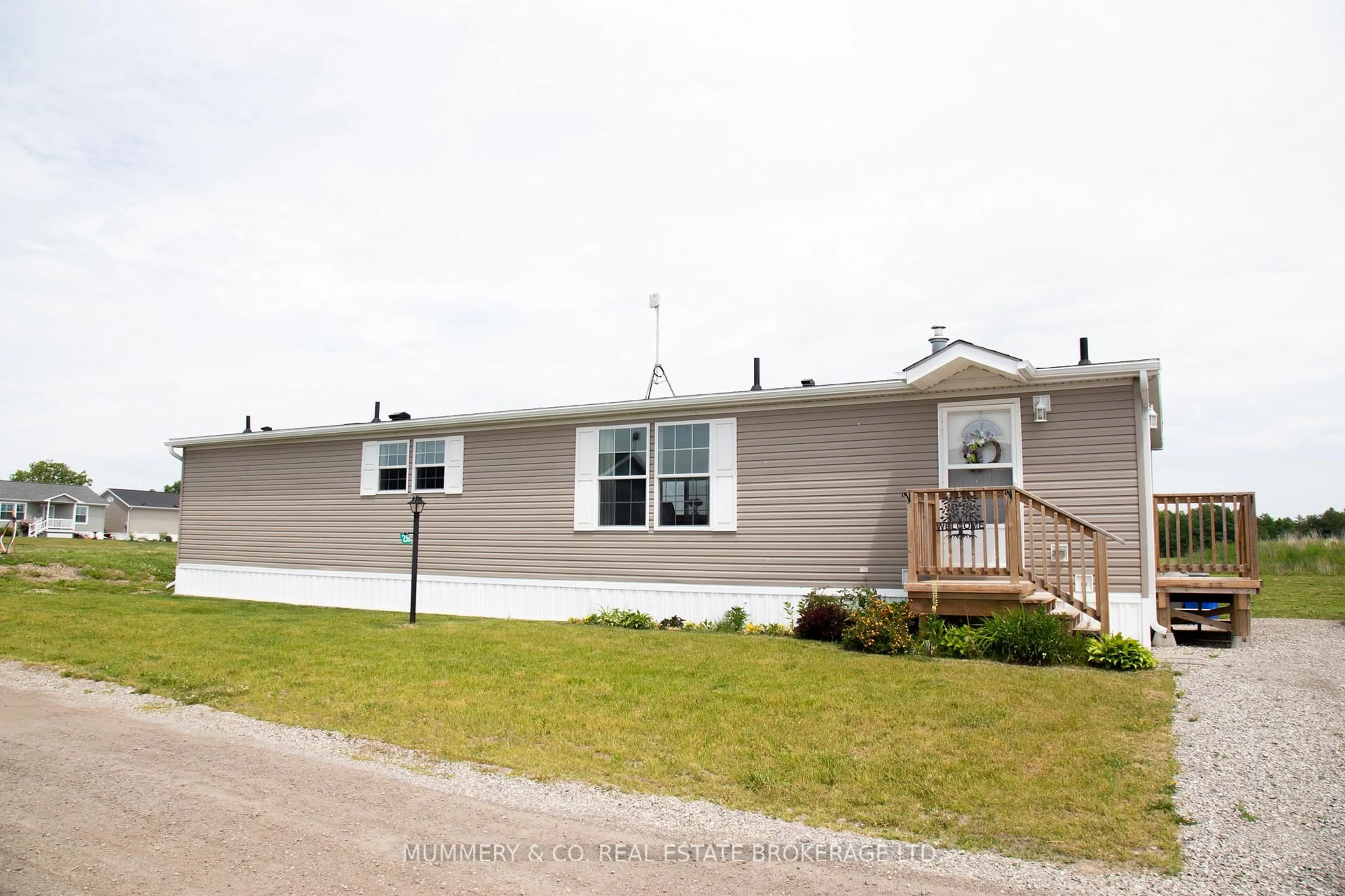 Home with vinyl exterior material, unknown for 26 Hickory Hllw, Haldimand Ontario N0A 1L0