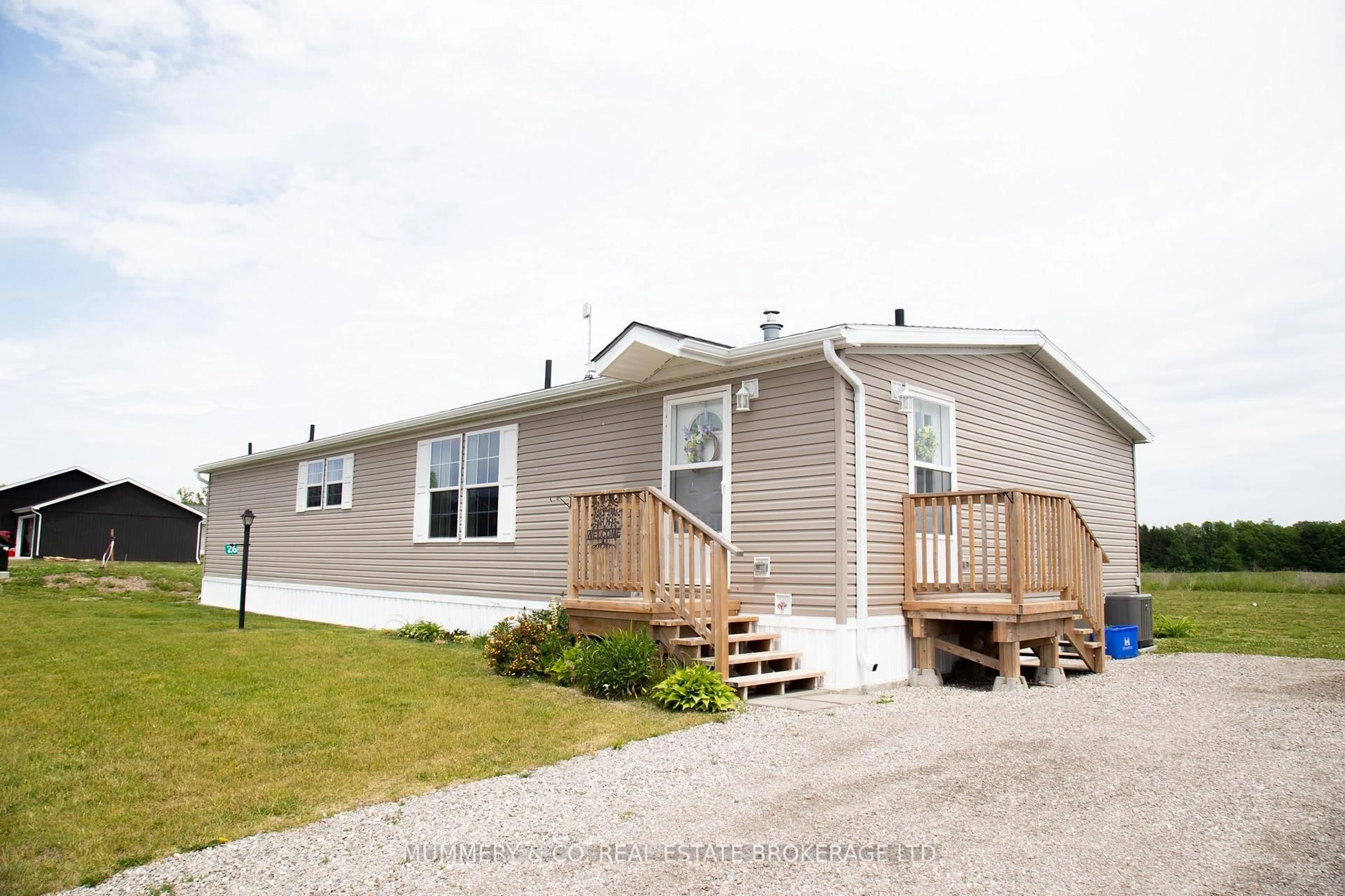 Home with vinyl exterior material, unknown for 26 Hickory Hllw, Haldimand Ontario N0A 1L0
