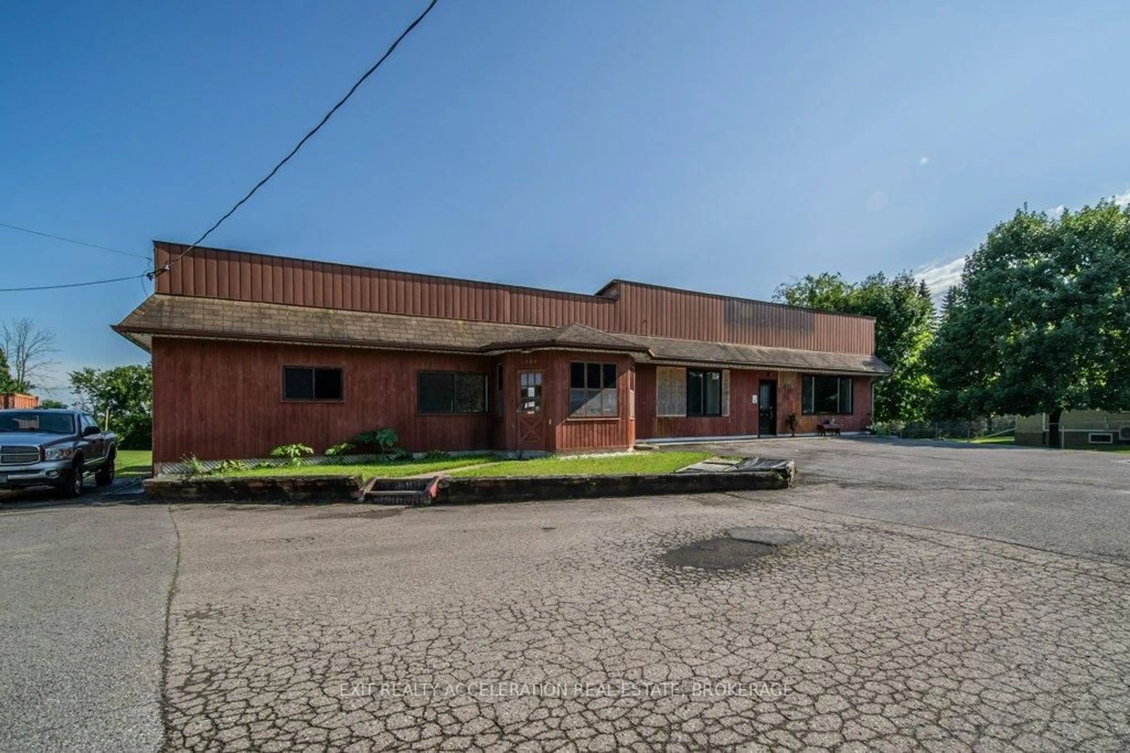 Patio, building for 108 Dundas St, Deseronto Ontario K0K 1X0