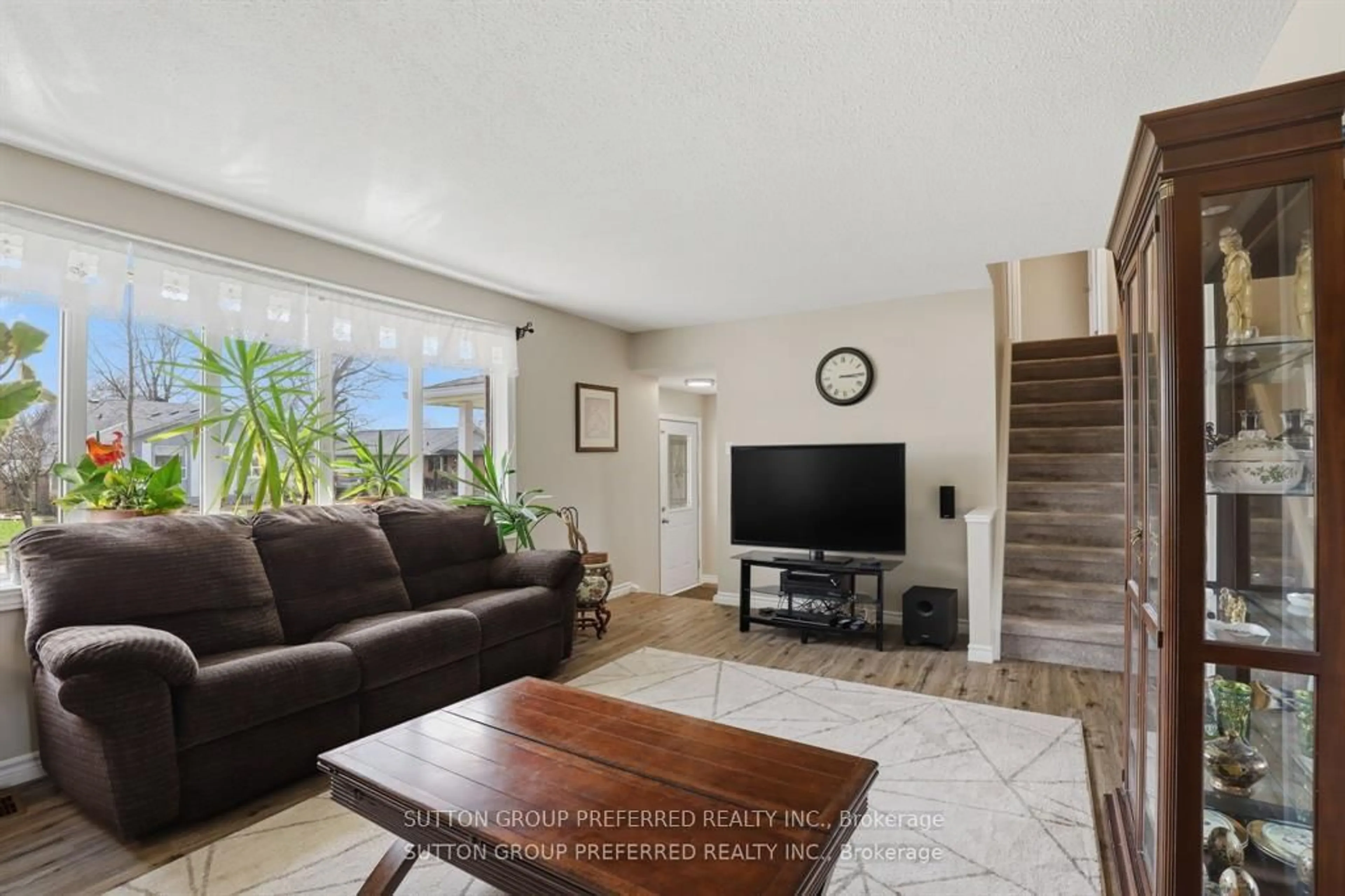 Living room with furniture, unknown for 38 Alayne Cres, London South Ontario N6E 2A3
