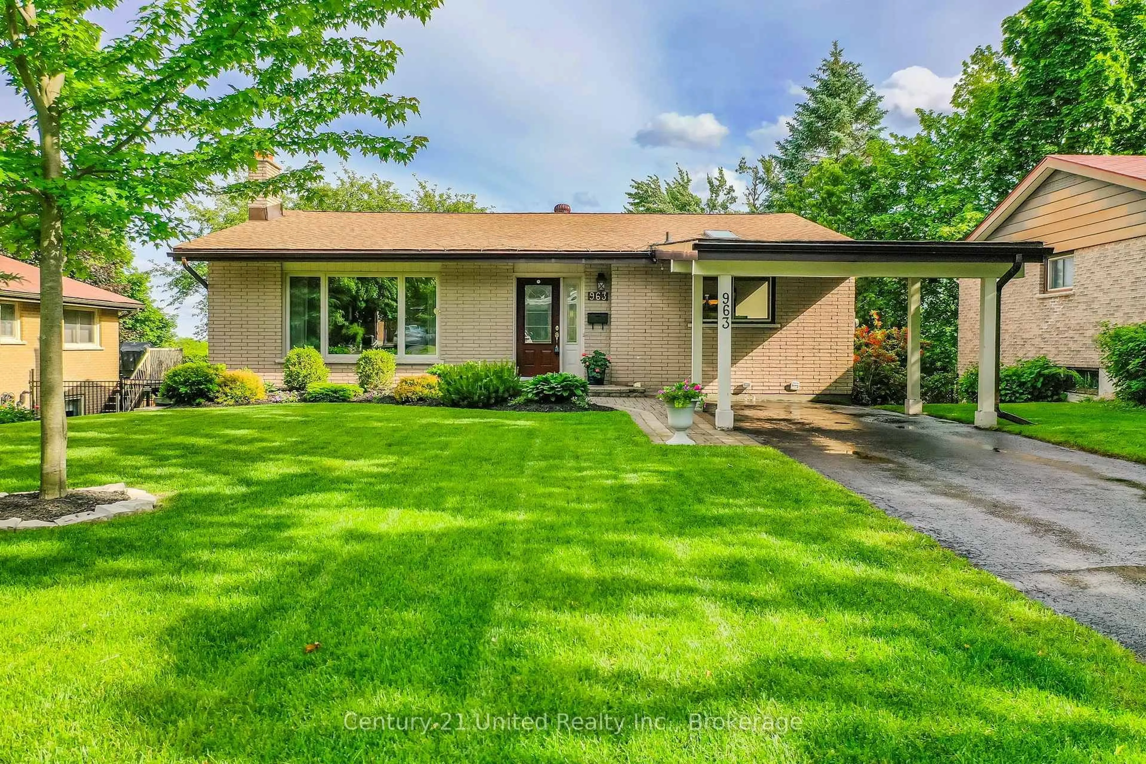 Home with vinyl exterior material, street for 963 Ellesmere Ave, Peterborough Ontario K9H 7A9