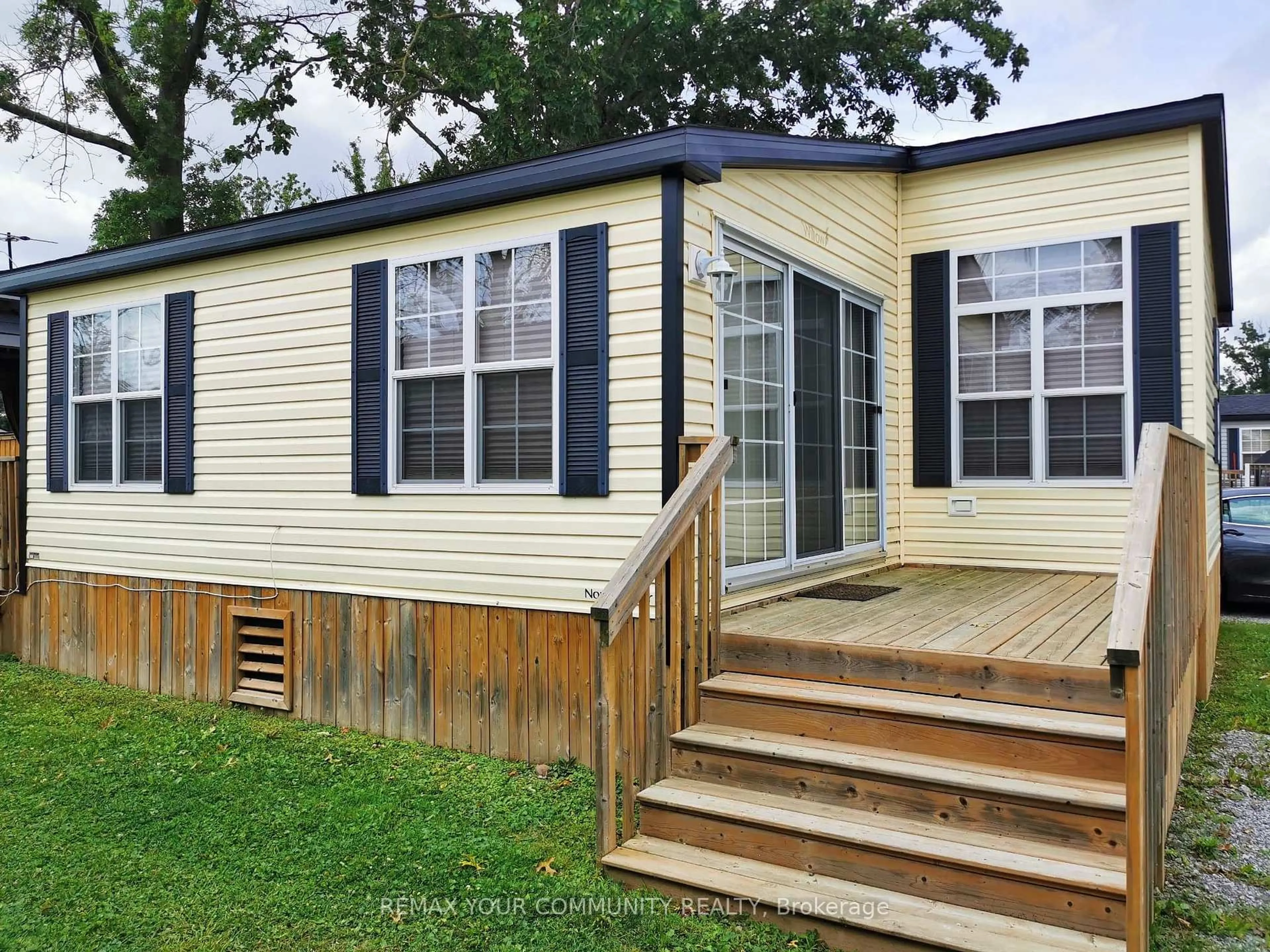 Home with vinyl exterior material, street for 1501 Line 8 Rd #251, Niagara-on-the-Lake Ontario L0S 1L0