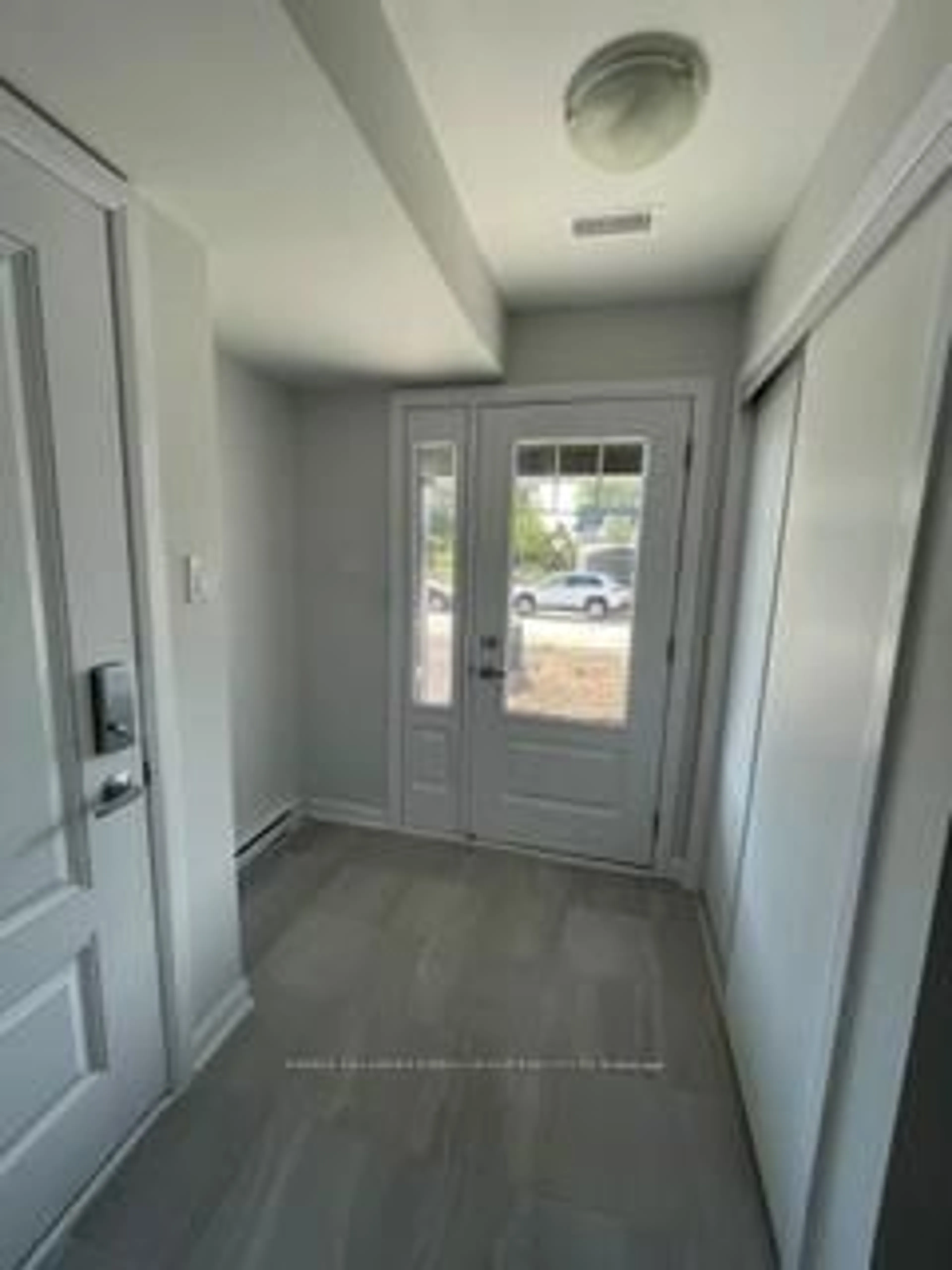 Indoor entryway for 923 Lixnaw Crt, Ottawa Ontario K2J 6Y3