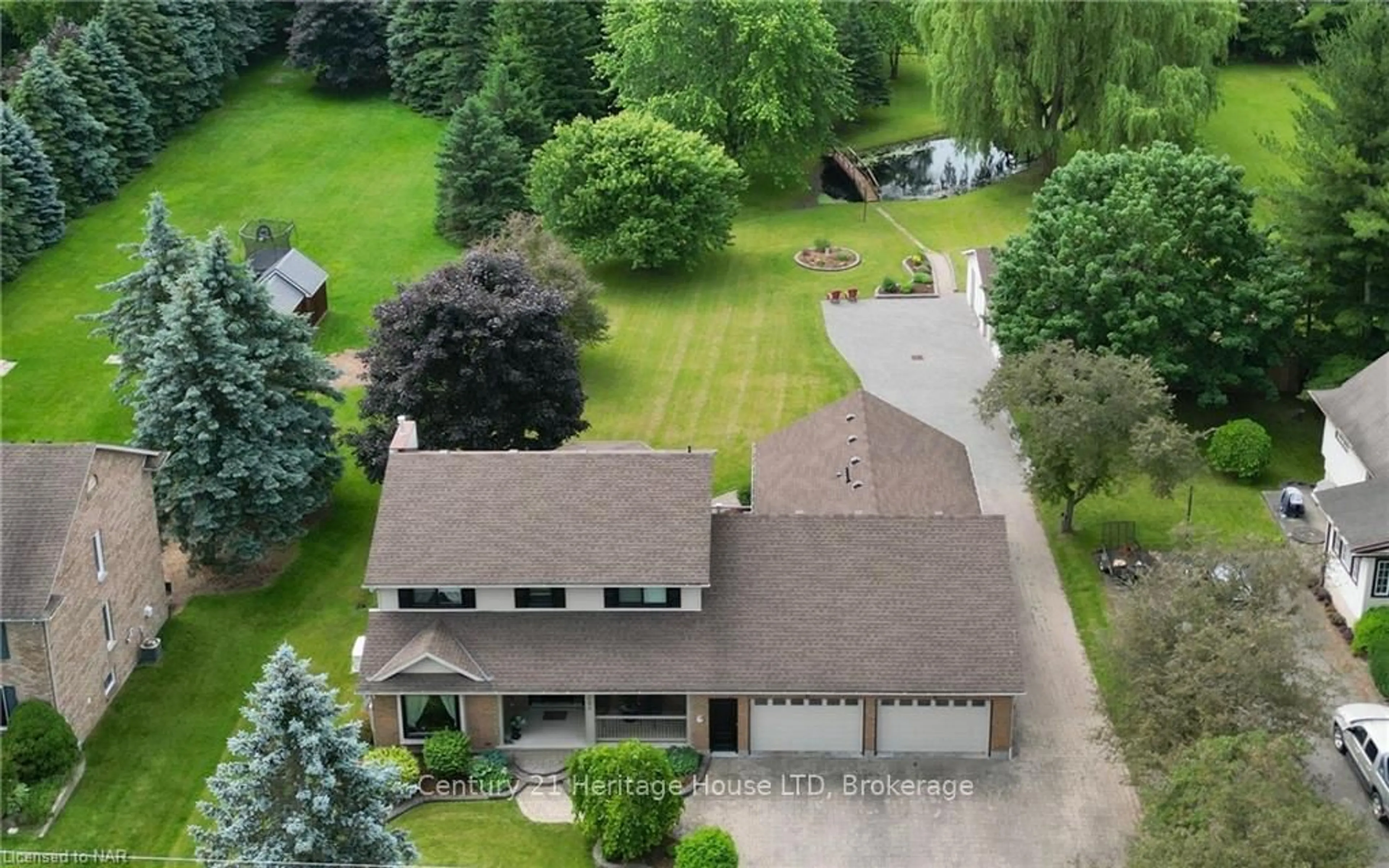 A pic from outside/outdoor area/front of a property/back of a property/a pic from drone, unknown for 1084 QUAKER Rd, Pelham Ontario L0S 1E4