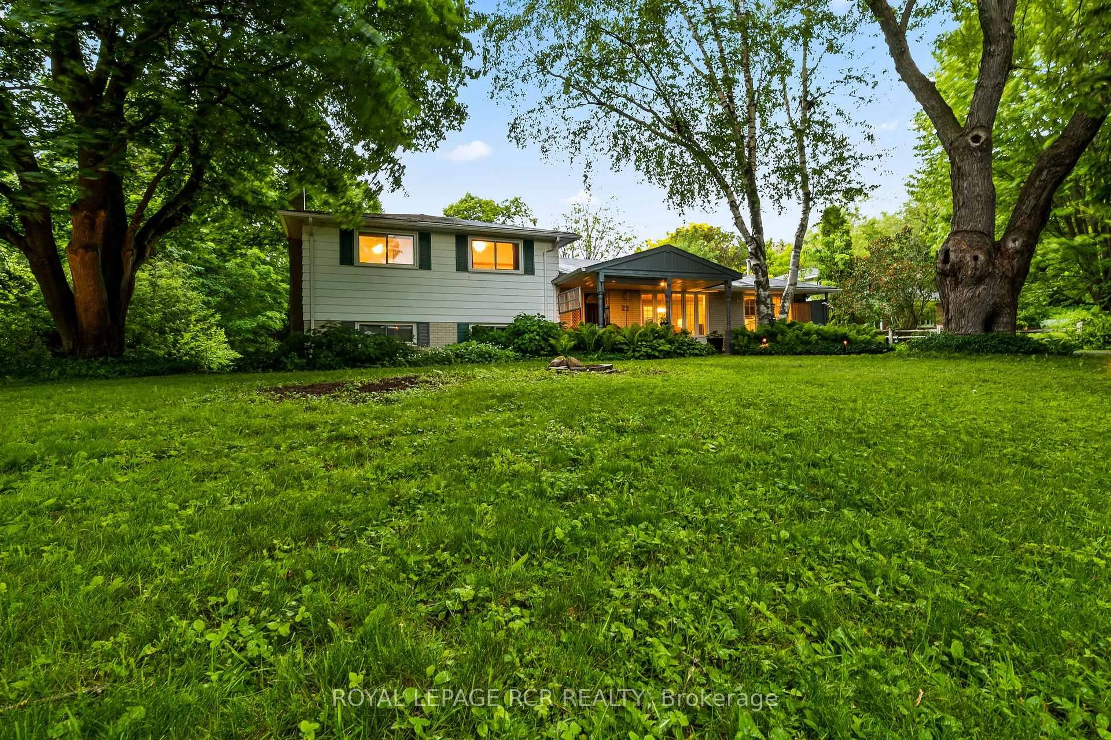 A pic from outside/outdoor area/front of a property/back of a property/a pic from drone, street for 22 Randy Ave, Mono Ontario L9W 2A3