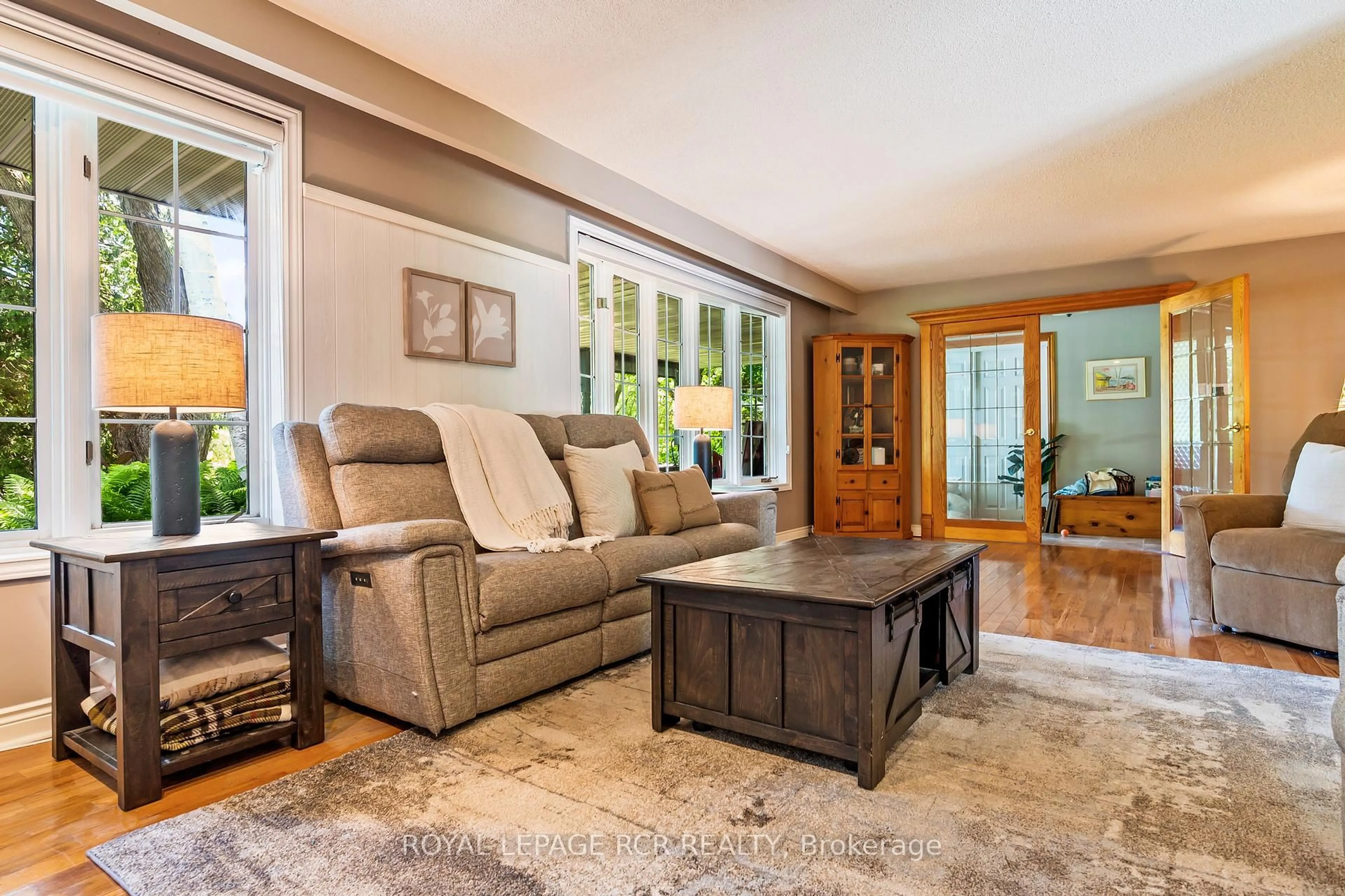 Living room with furniture, unknown for 22 Randy Ave, Mono Ontario L9W 2A3