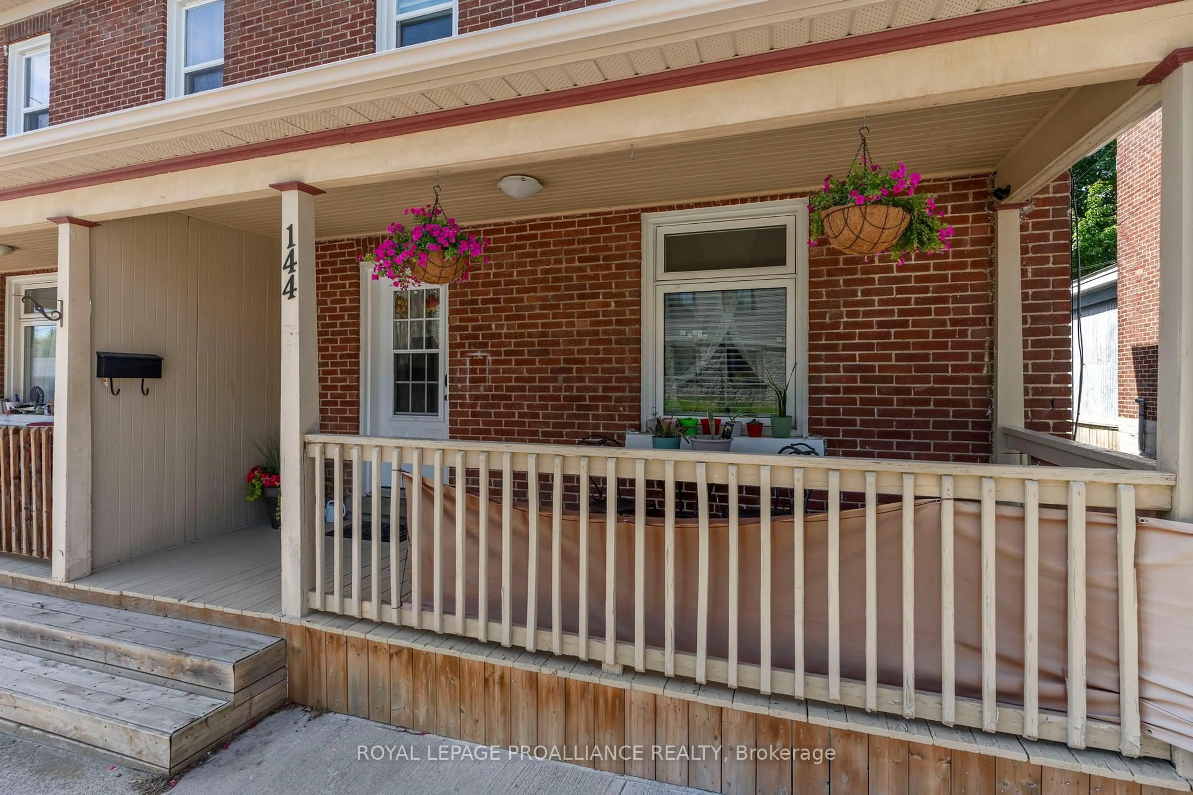 Unknown for 144-146 George St, Brockville Ontario K6V 3W2