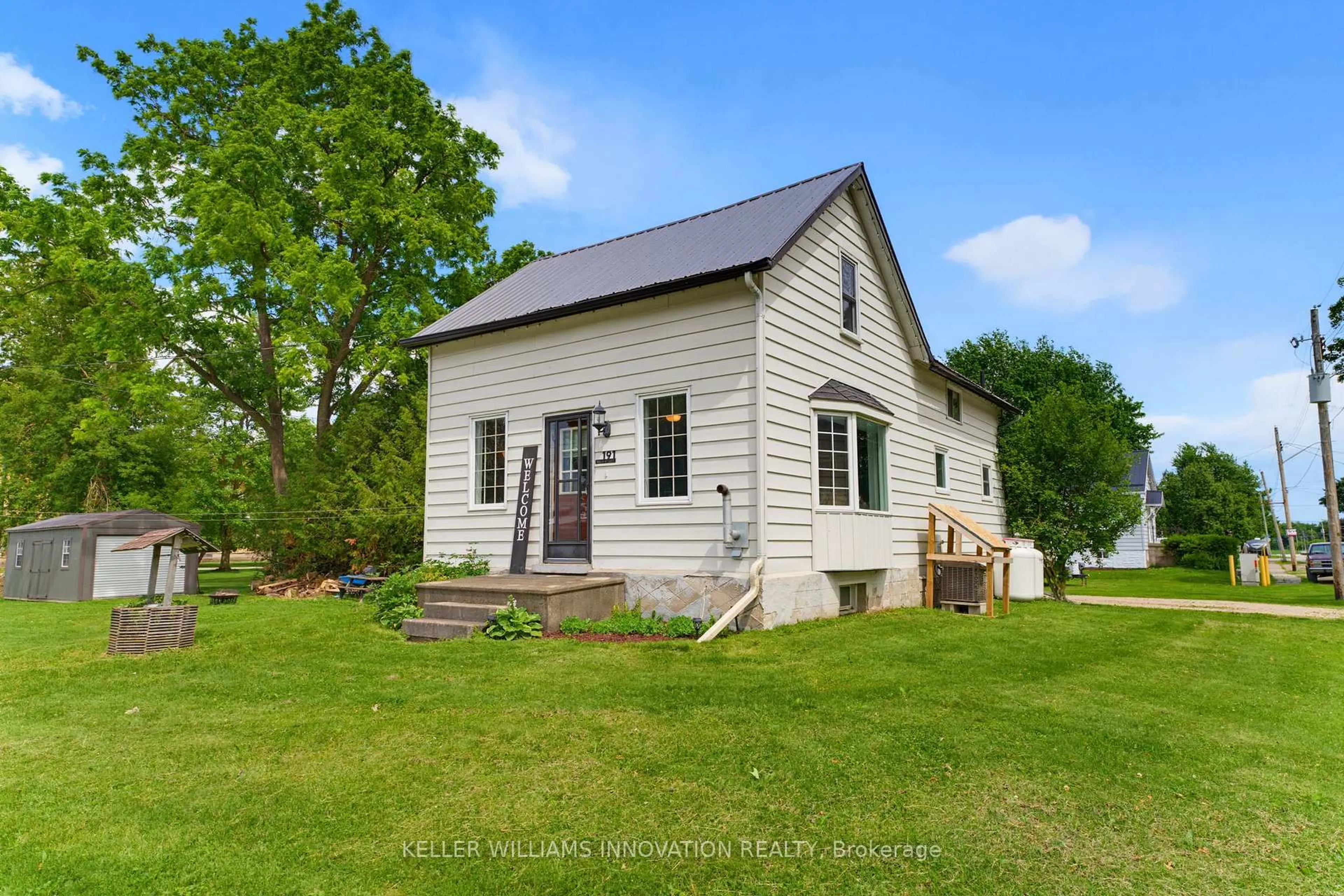 A pic from outside/outdoor area/front of a property/back of a property/a pic from drone, building for 191 Selby St, North Perth Ontario N0K 1P0
