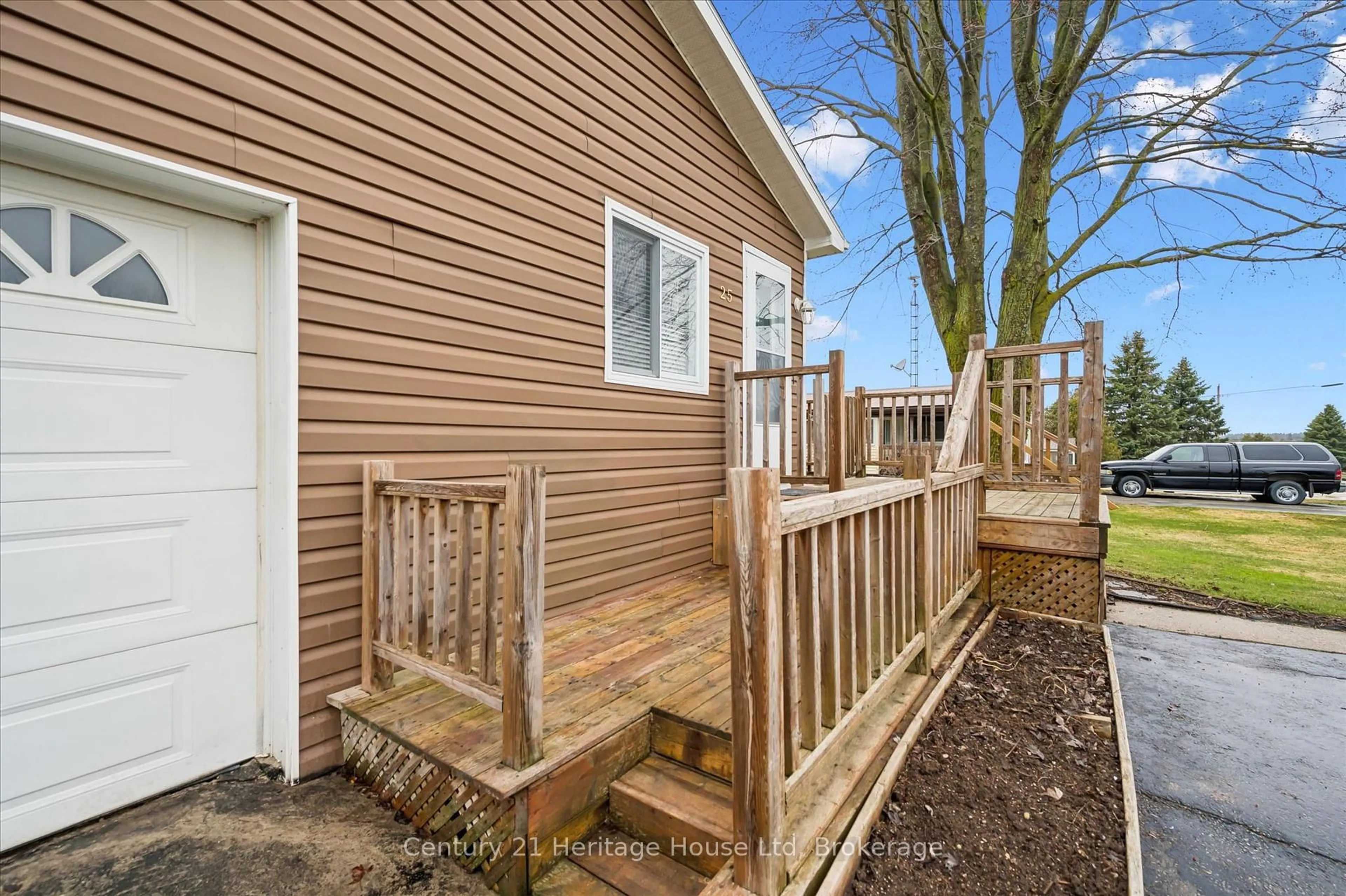 Patio, street for 25 Fourth Ave, Wellington North Ontario N0G 2K0
