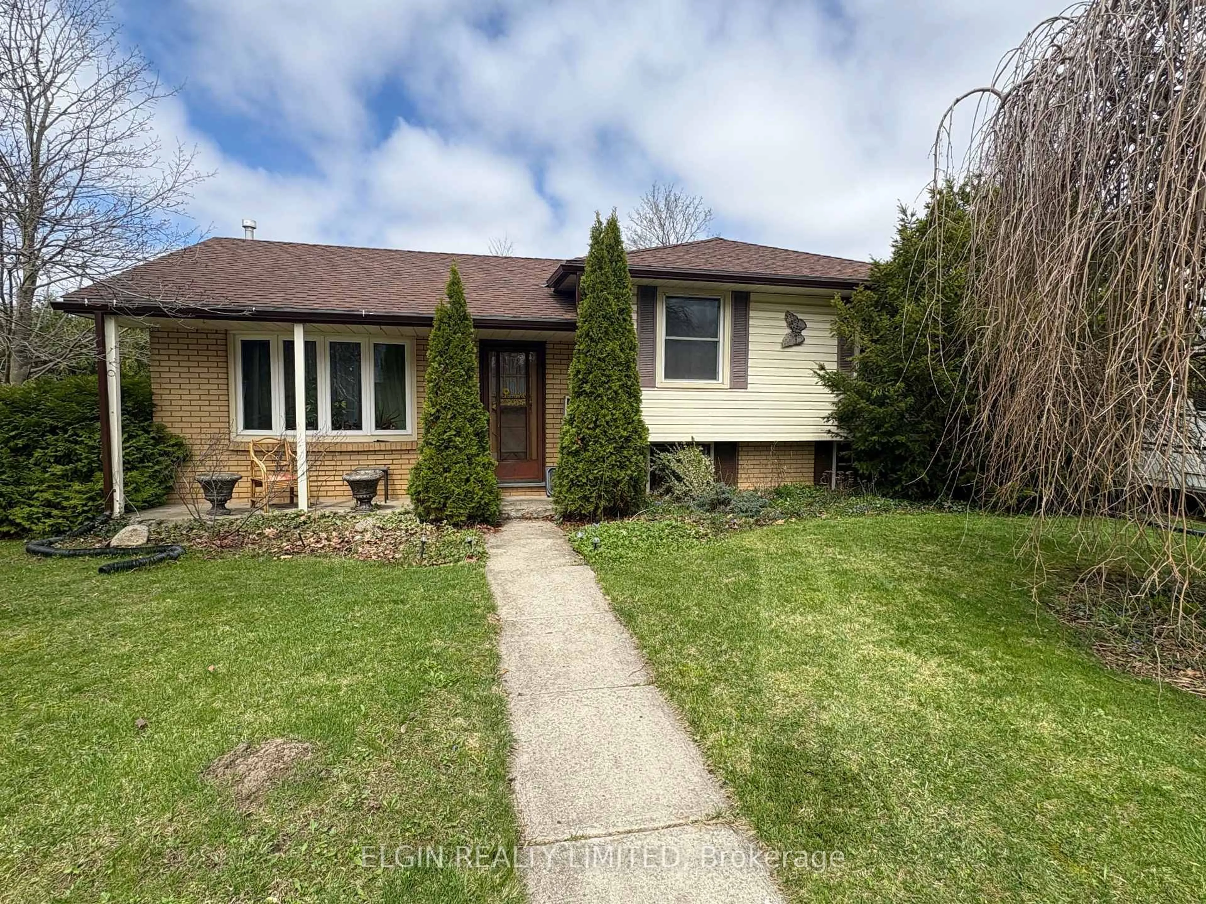 Unknown for 14 Glanworth Ave, St. Thomas Ontario N5R 1E7