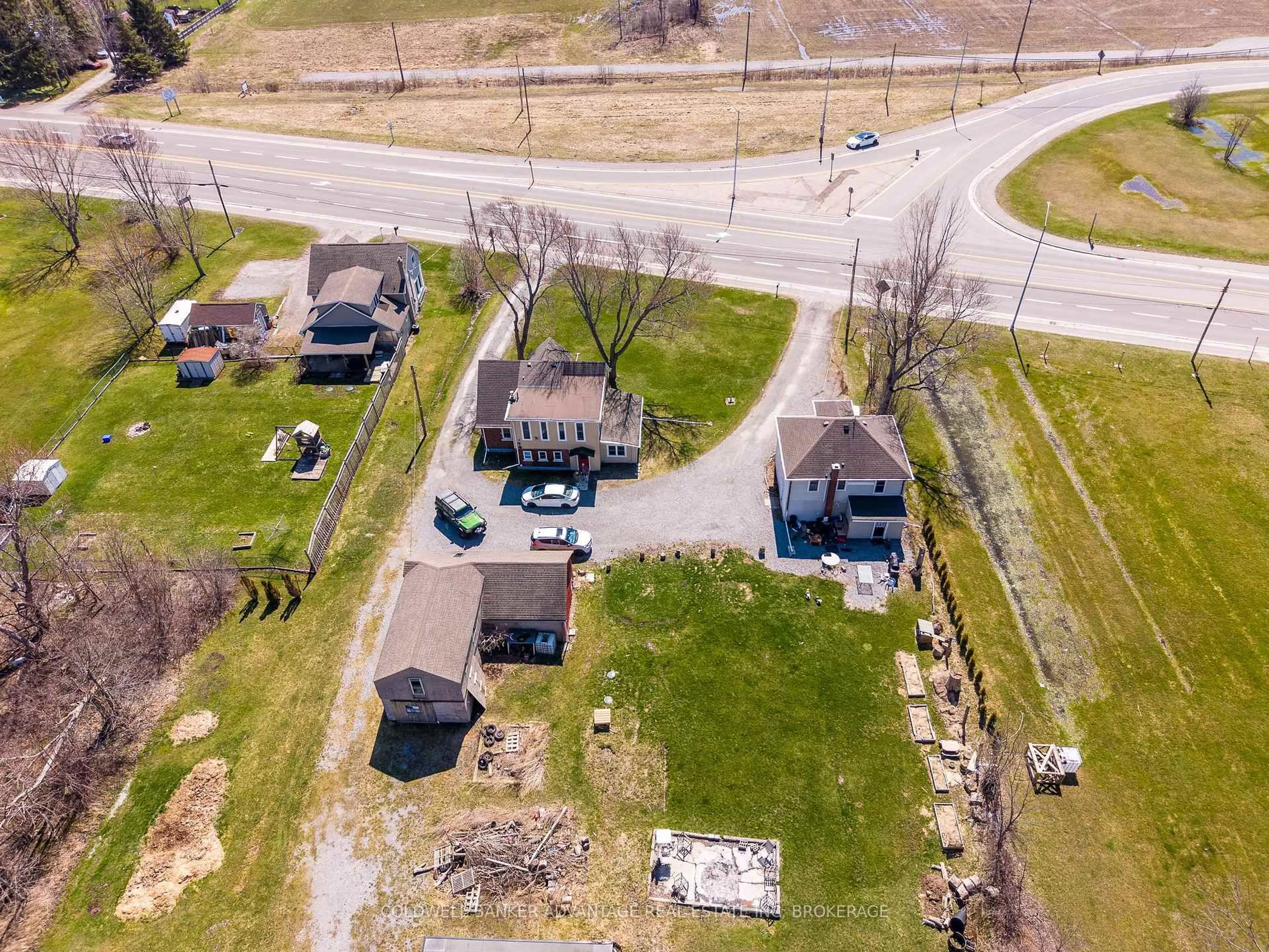 A pic from outside/outdoor area/front of a property/back of a property/a pic from drone, street for 2592 3 Highway, Port Colborne Ontario L3K 5V4