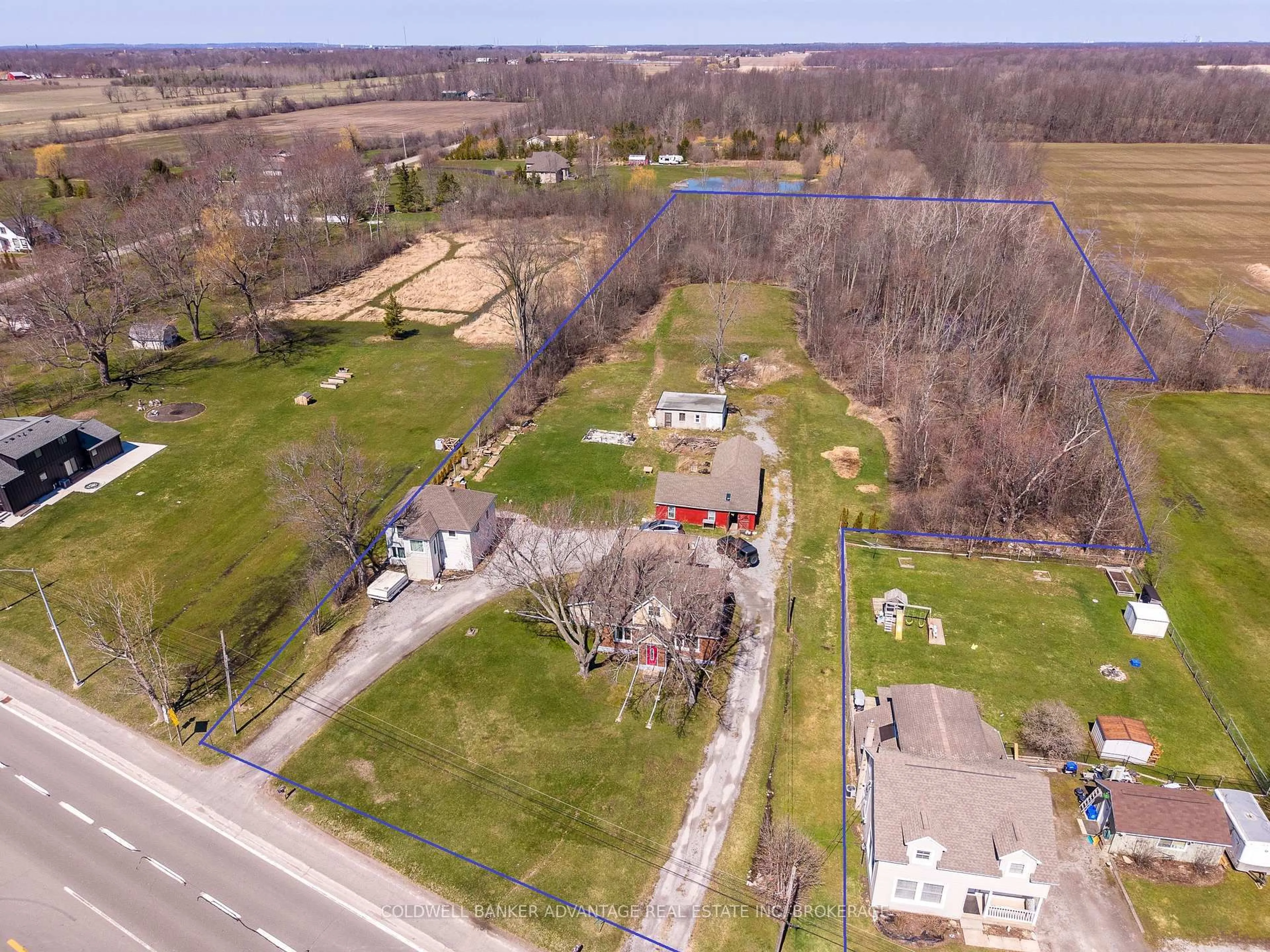 A pic from outside/outdoor area/front of a property/back of a property/a pic from drone, street for 2592 3 Highway, Port Colborne Ontario L3K 5V4