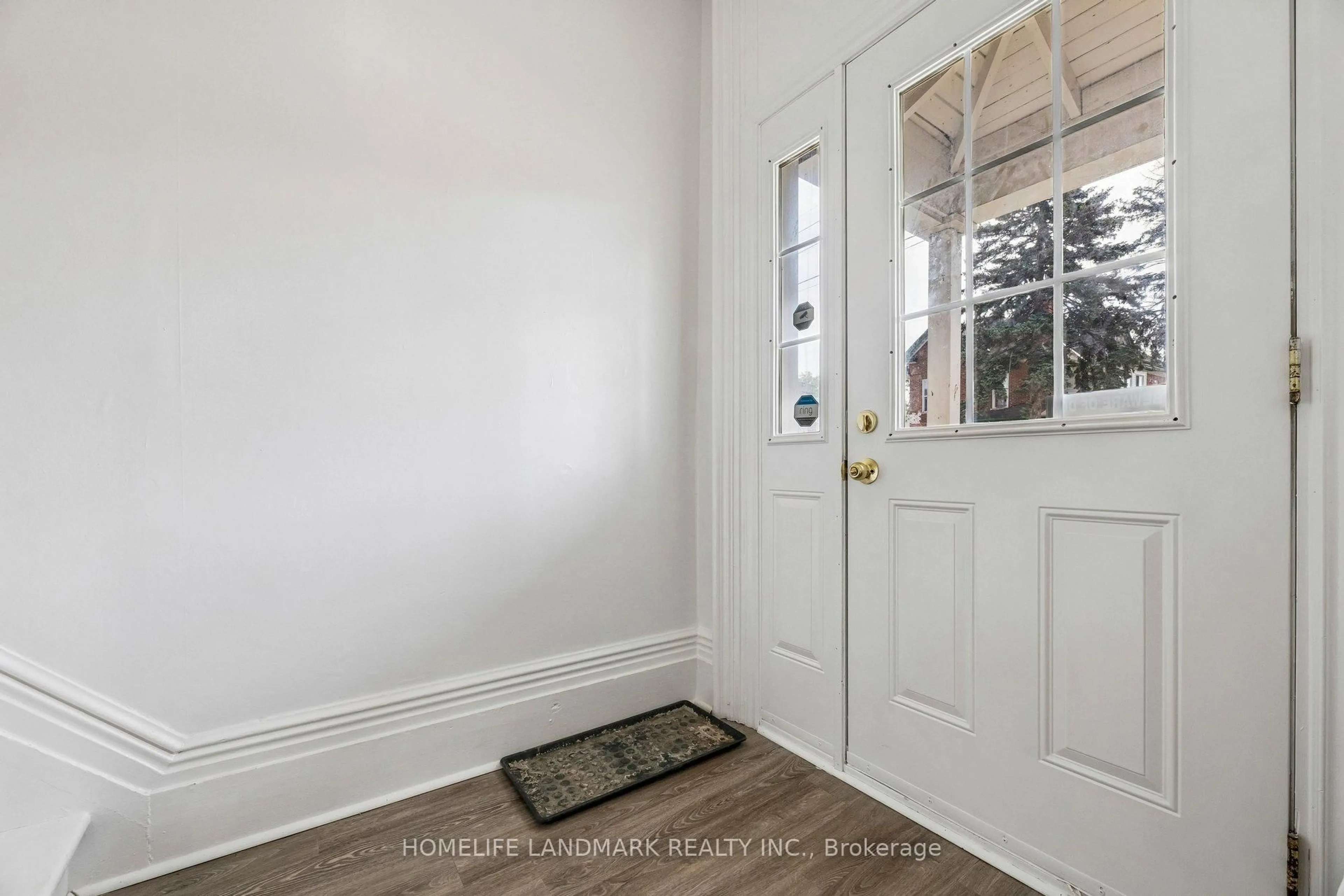 Indoor entryway for 737 Water St, Peterborough Ontario K9H 3N5