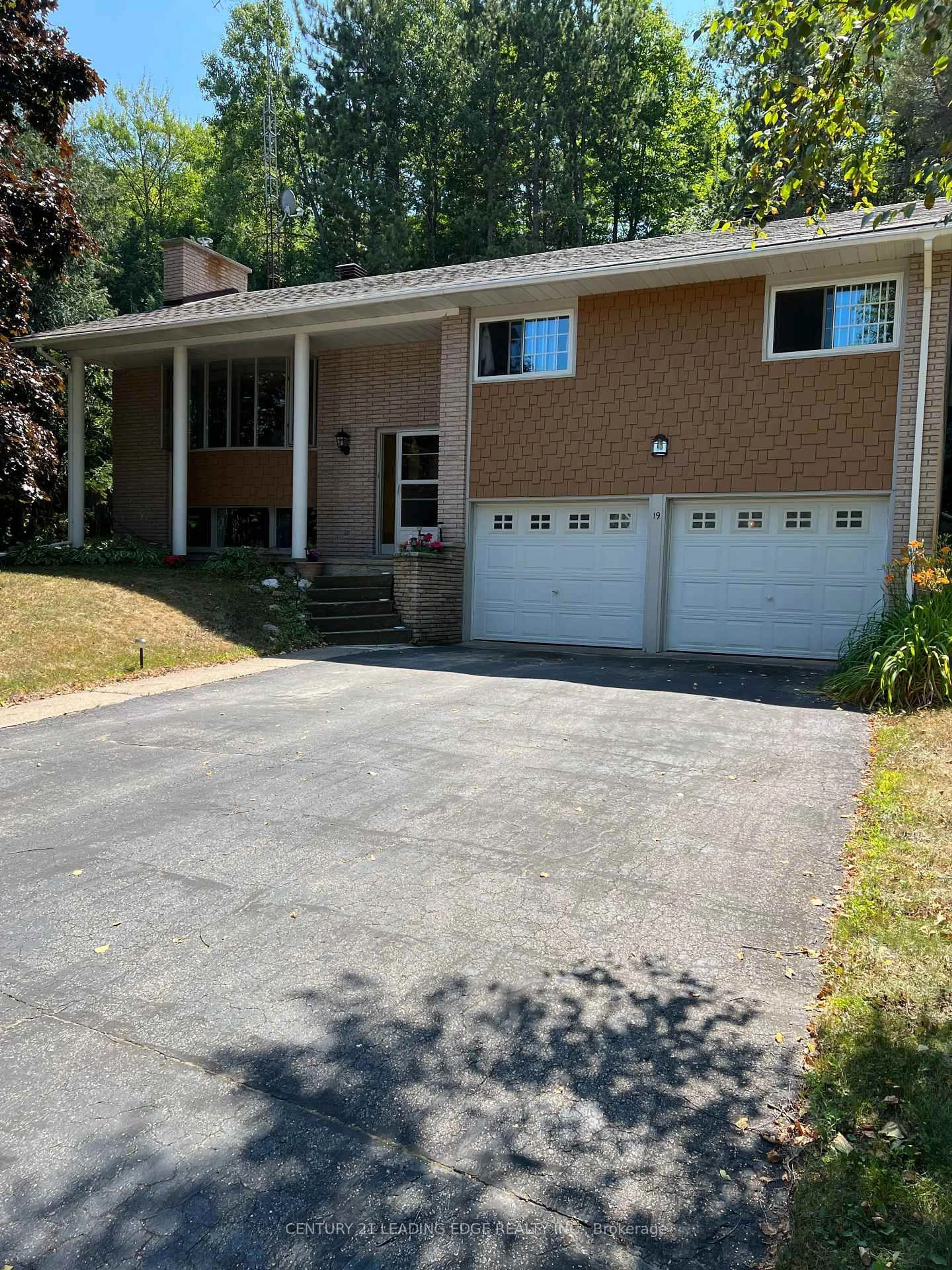 Home with vinyl exterior material, street for 19 FOREST HILL Rd, Bancroft Ontario K0L 1C0