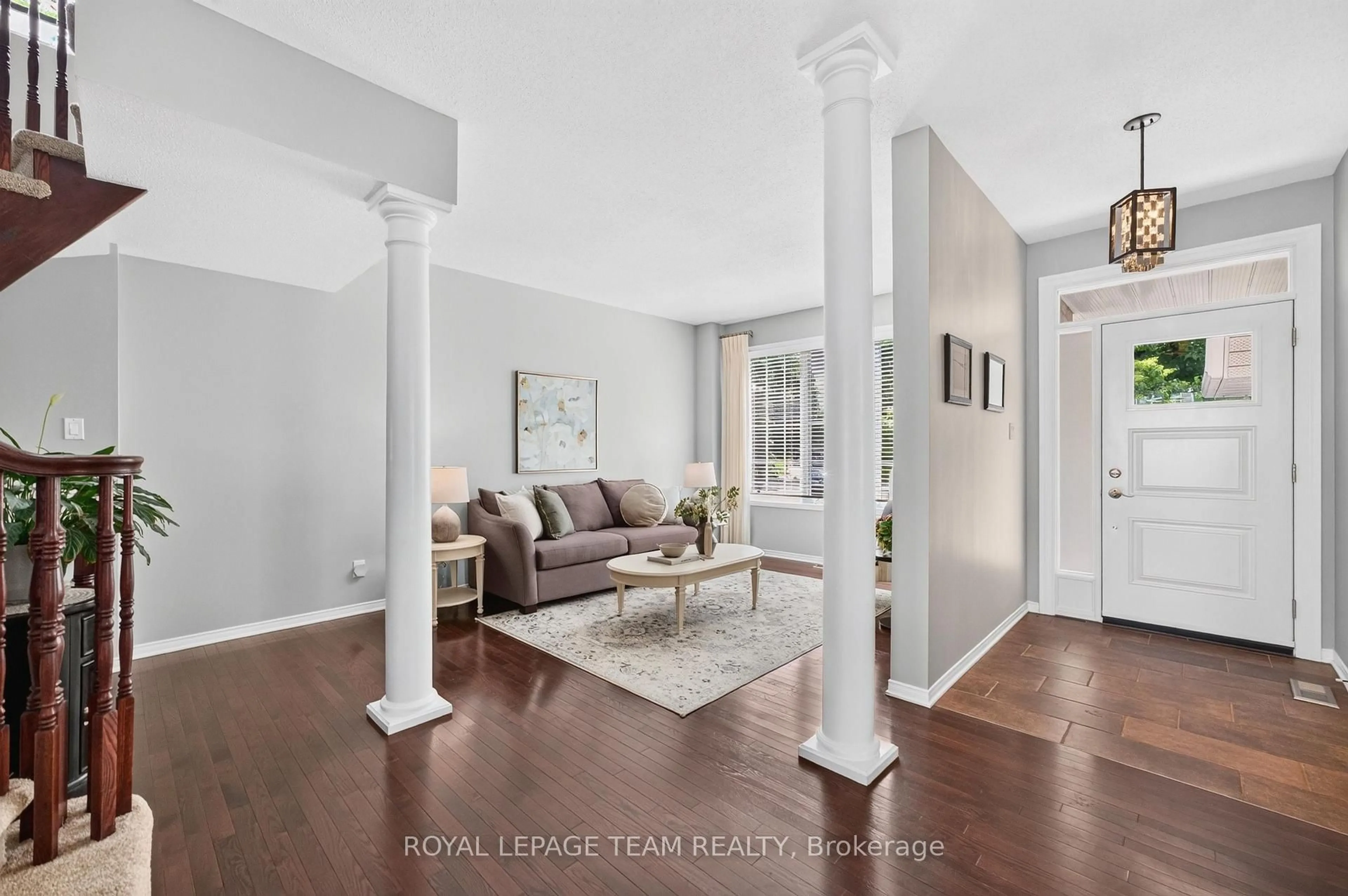 Indoor entryway for 14 Wynridge Pl, Ottawa Ontario K2M 2S9