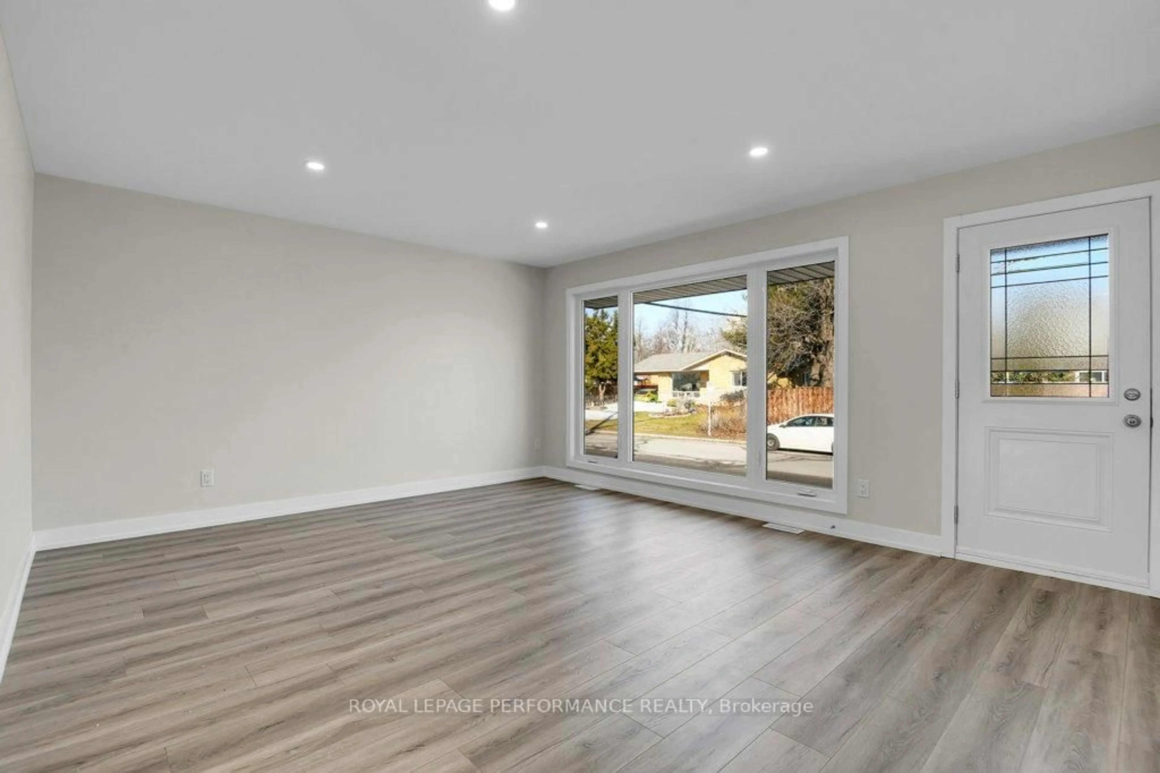 A pic of a room for 624 Clarke Ave, Ottawa Ontario K1K 0Y7
