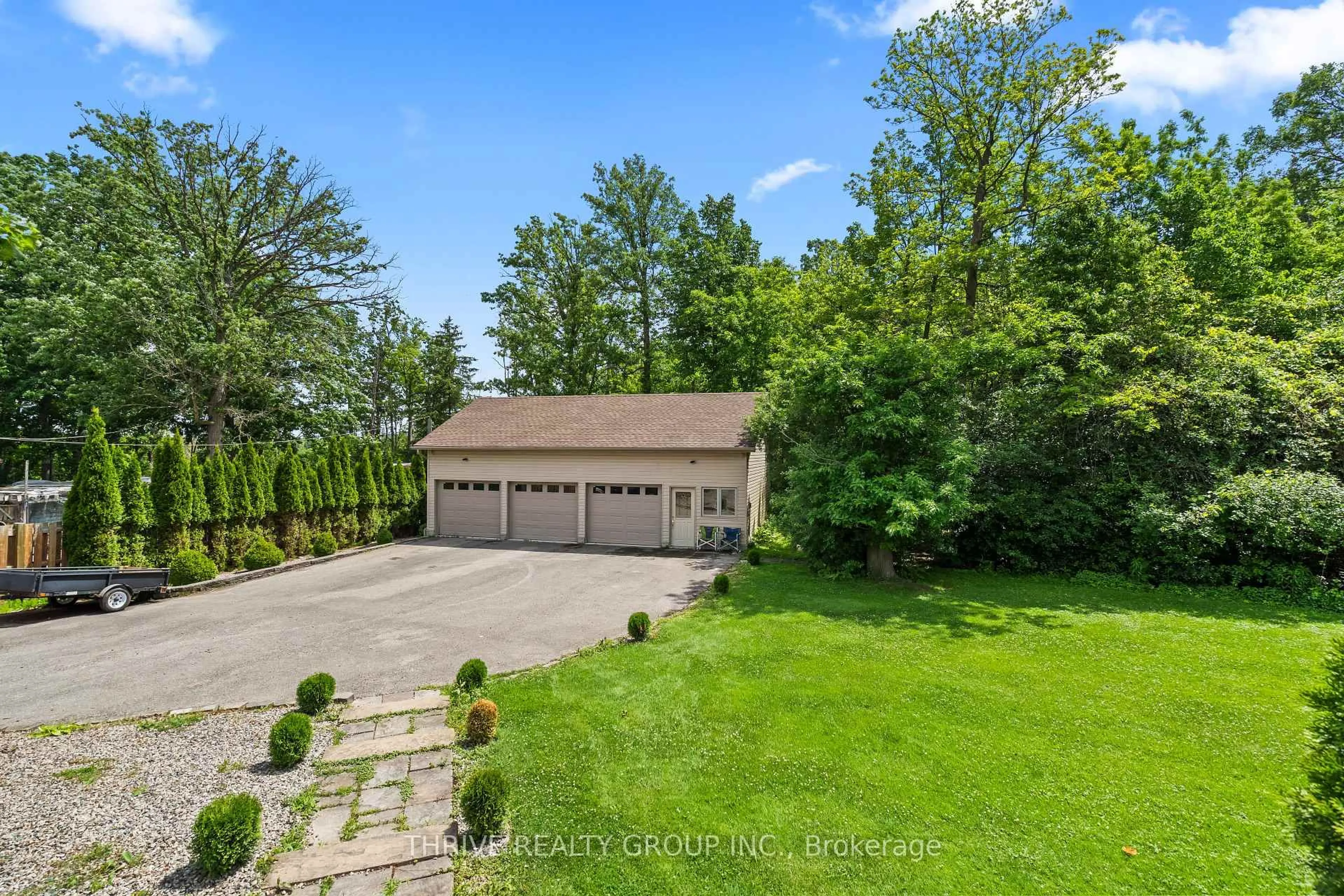 A pic from outside/outdoor area/front of a property/back of a property/a pic from drone, water/lake/river/ocean view for 255 Ridgewood Cres, London South Ontario N6J 3G7