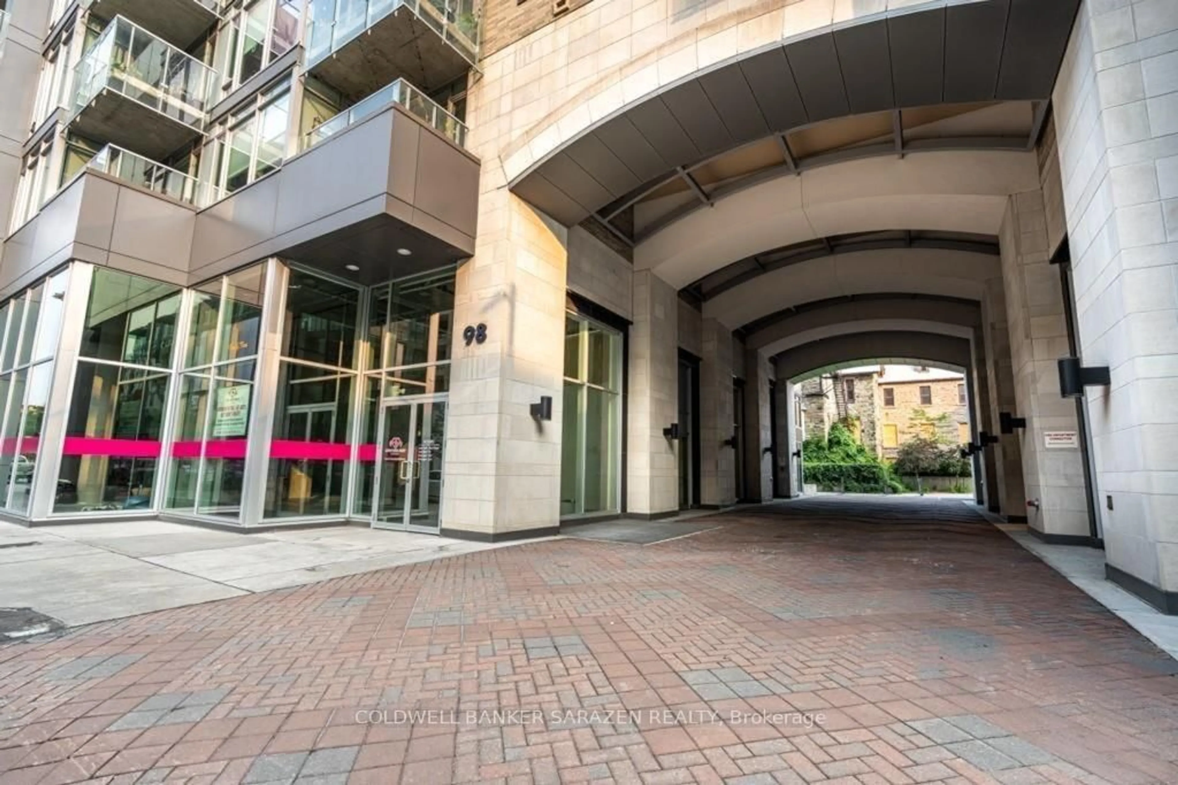 Indoor foyer for 98 Richmond Rd #804, Ottawa Ontario K1Z 0B2