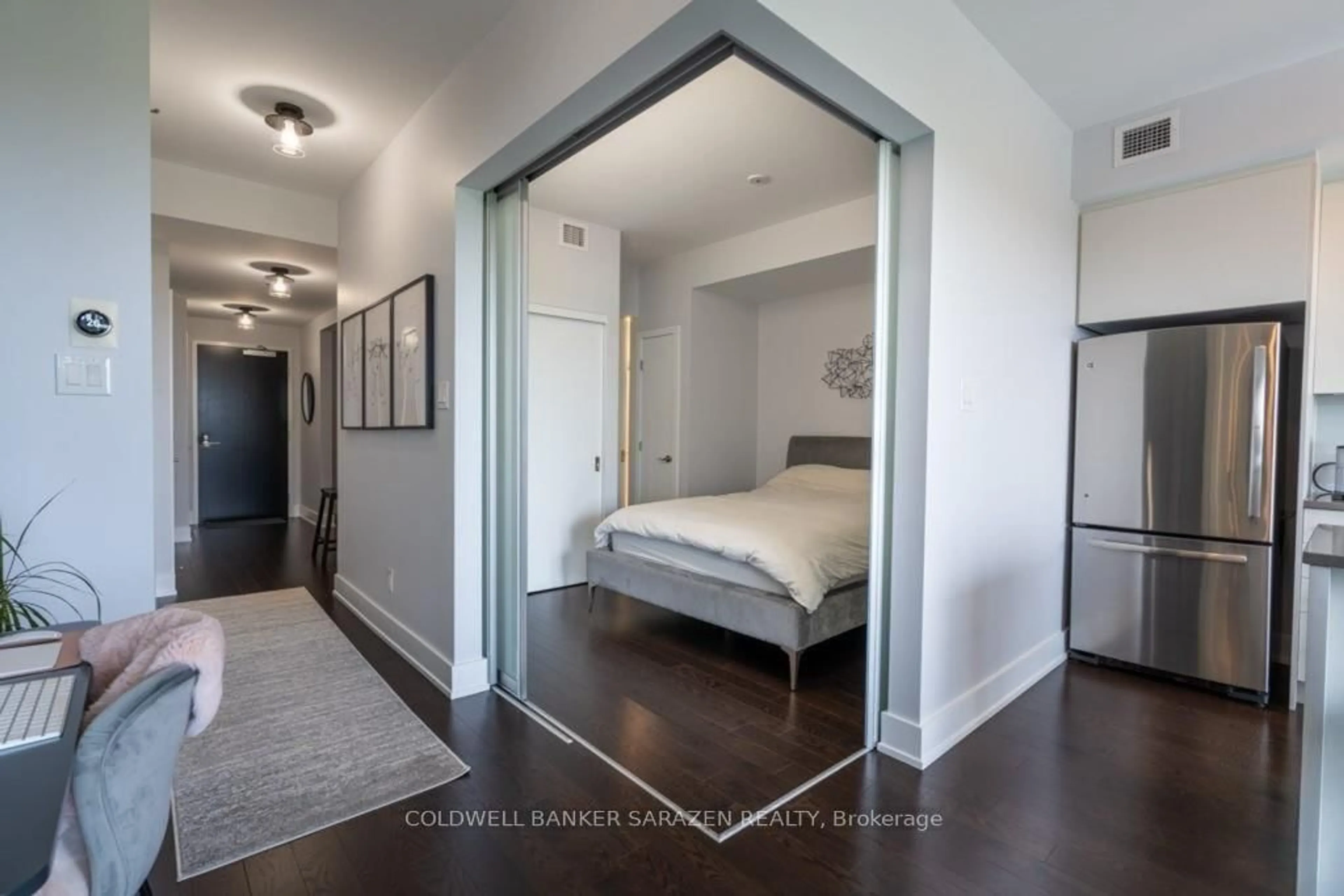 Indoor entryway for 98 Richmond Rd #804, Ottawa Ontario K1Z 0B2