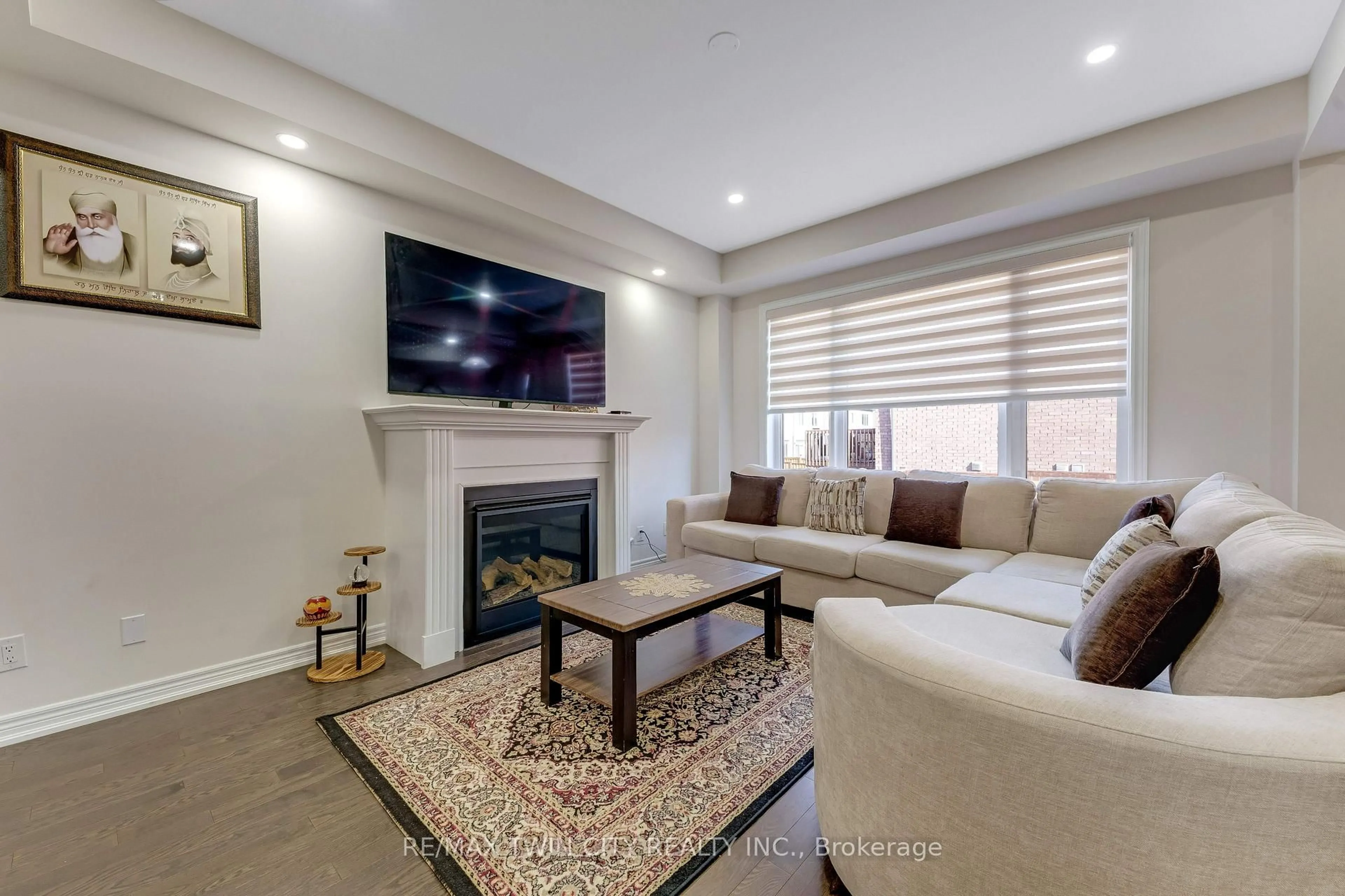 Living room with furniture, unknown for 106 HALDIMAND St, Kitchener Ontario N2R 0R2