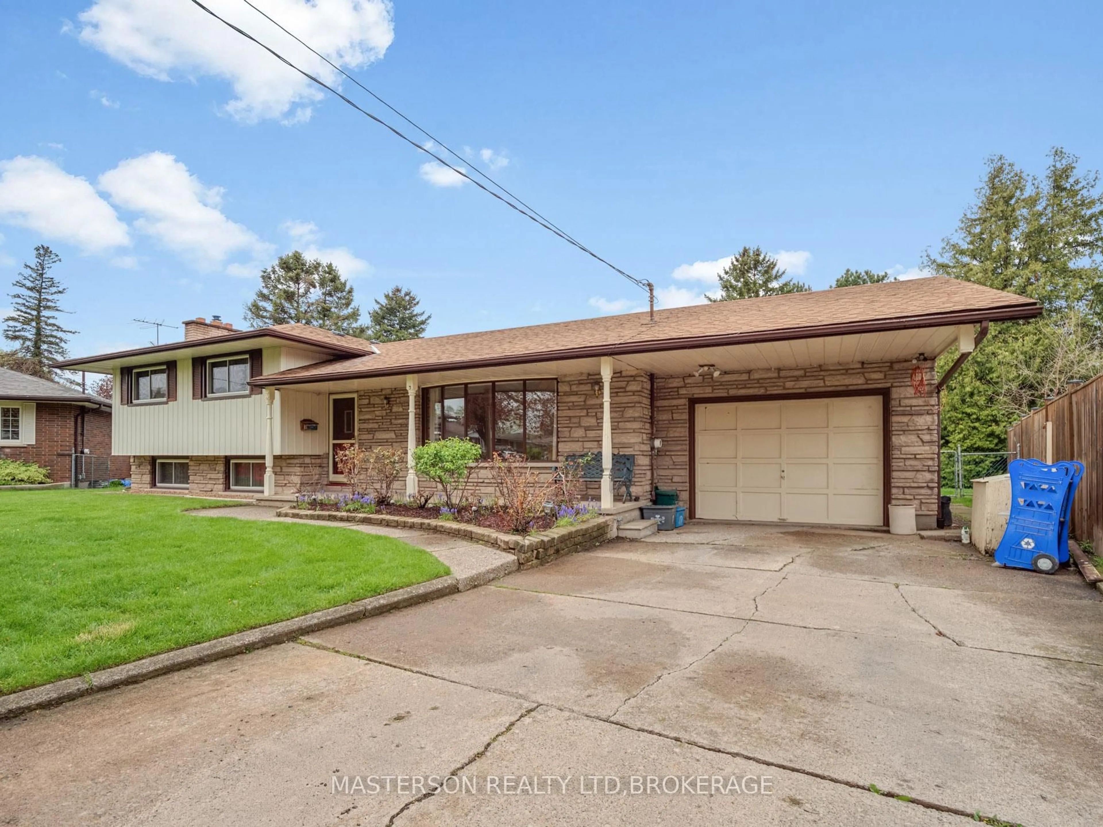 Home with brick exterior material, street for 3 Star Circ, St. Catharines Ontario L2M 2S5