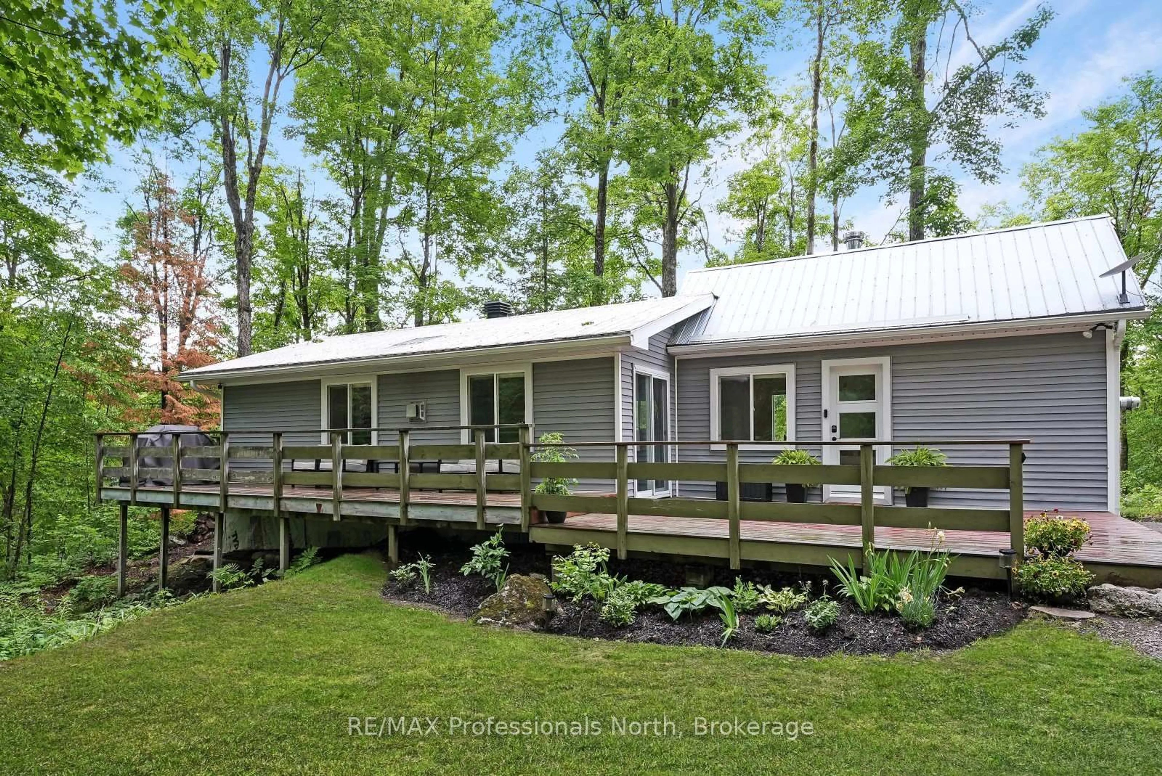 Home with vinyl exterior material, unknown for 1534 Salerno Lake Rd, Highlands East Ontario K0M 1X0