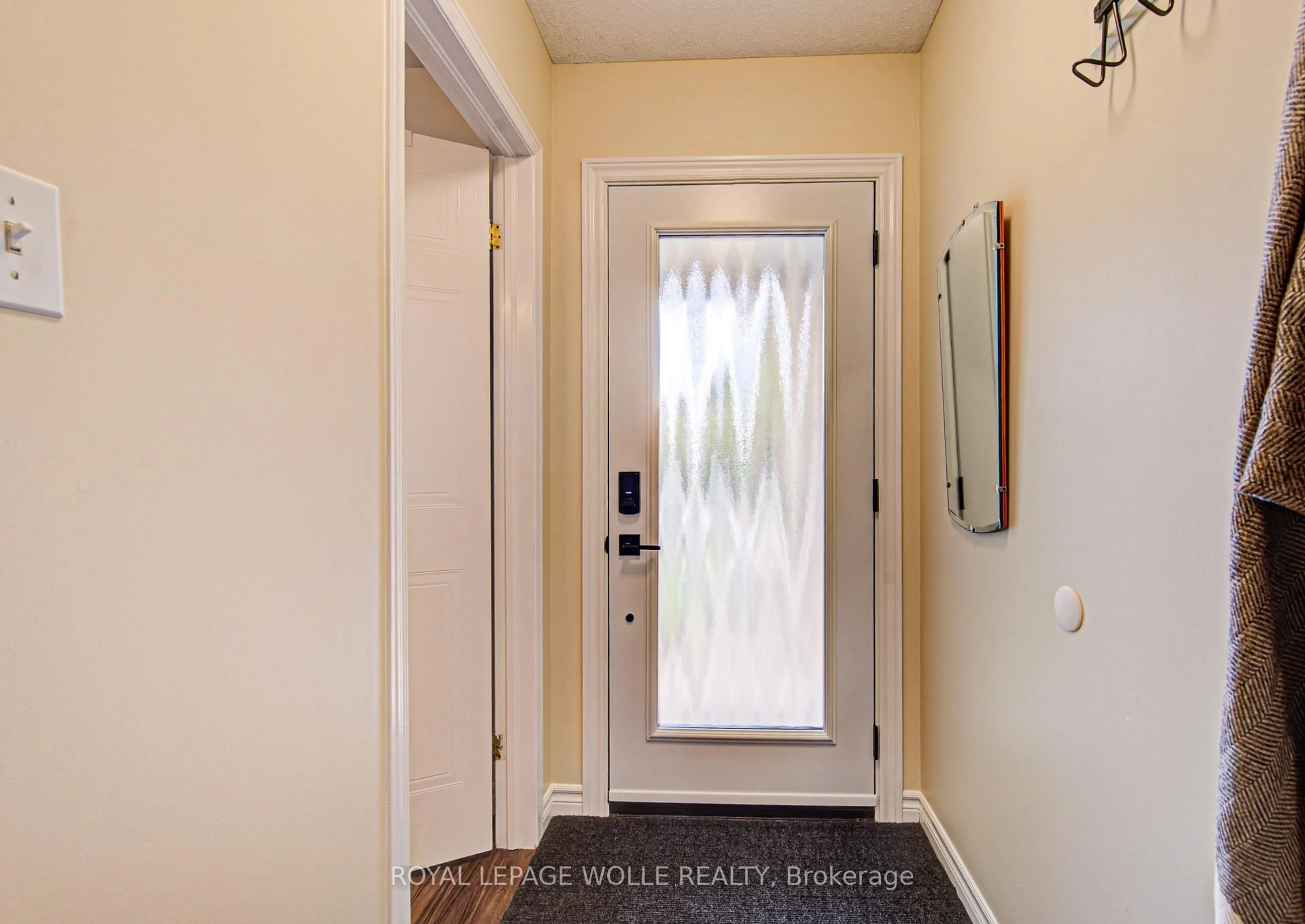 Indoor entryway for 87 Jordan Dr, Cambridge Ontario N3C 4E3