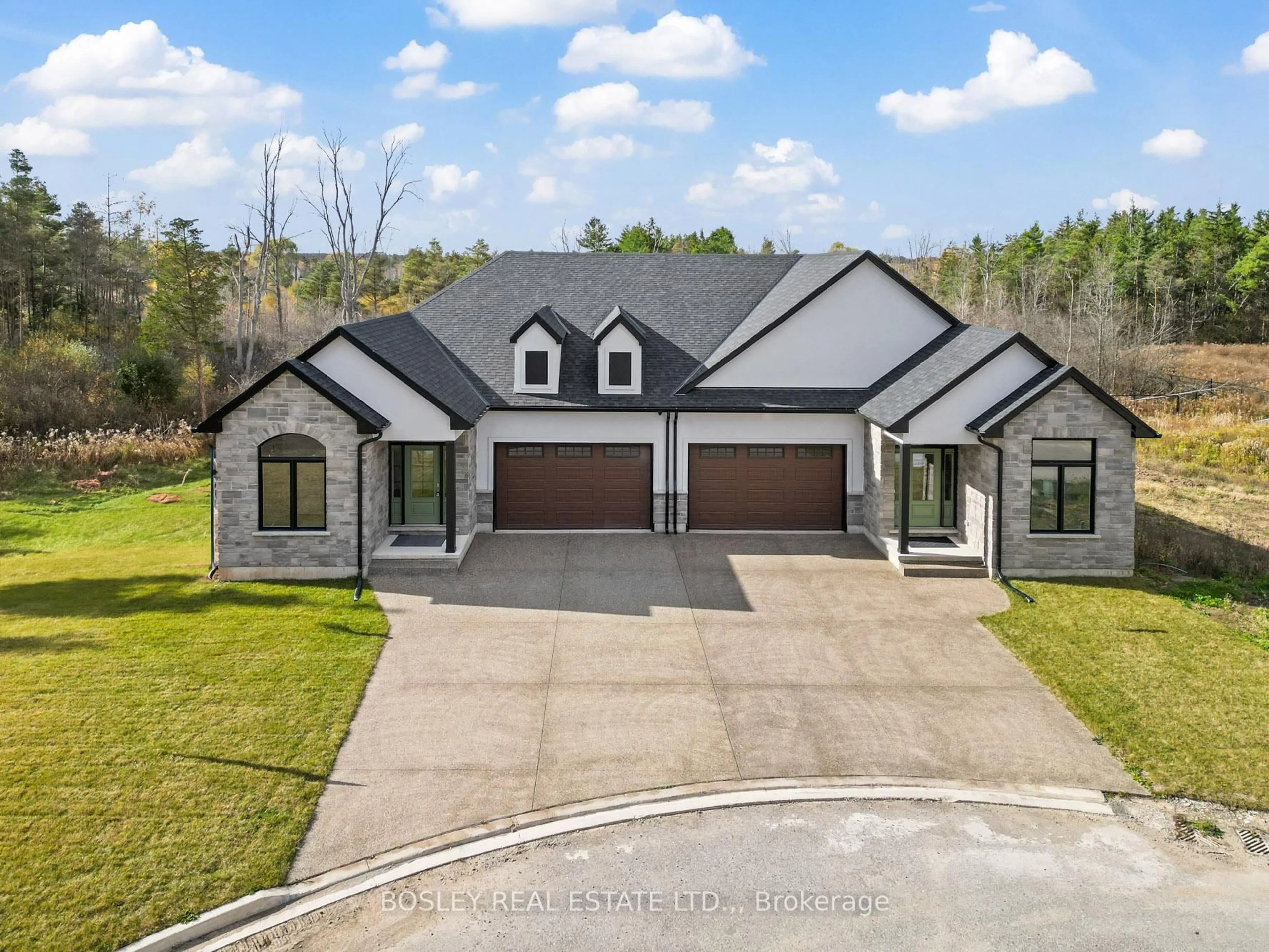 A pic from outside/outdoor area/front of a property/back of a property/a pic from drone, street for 505 ROYAL RIDGE Dr, Fort Erie Ontario L0S 1N0