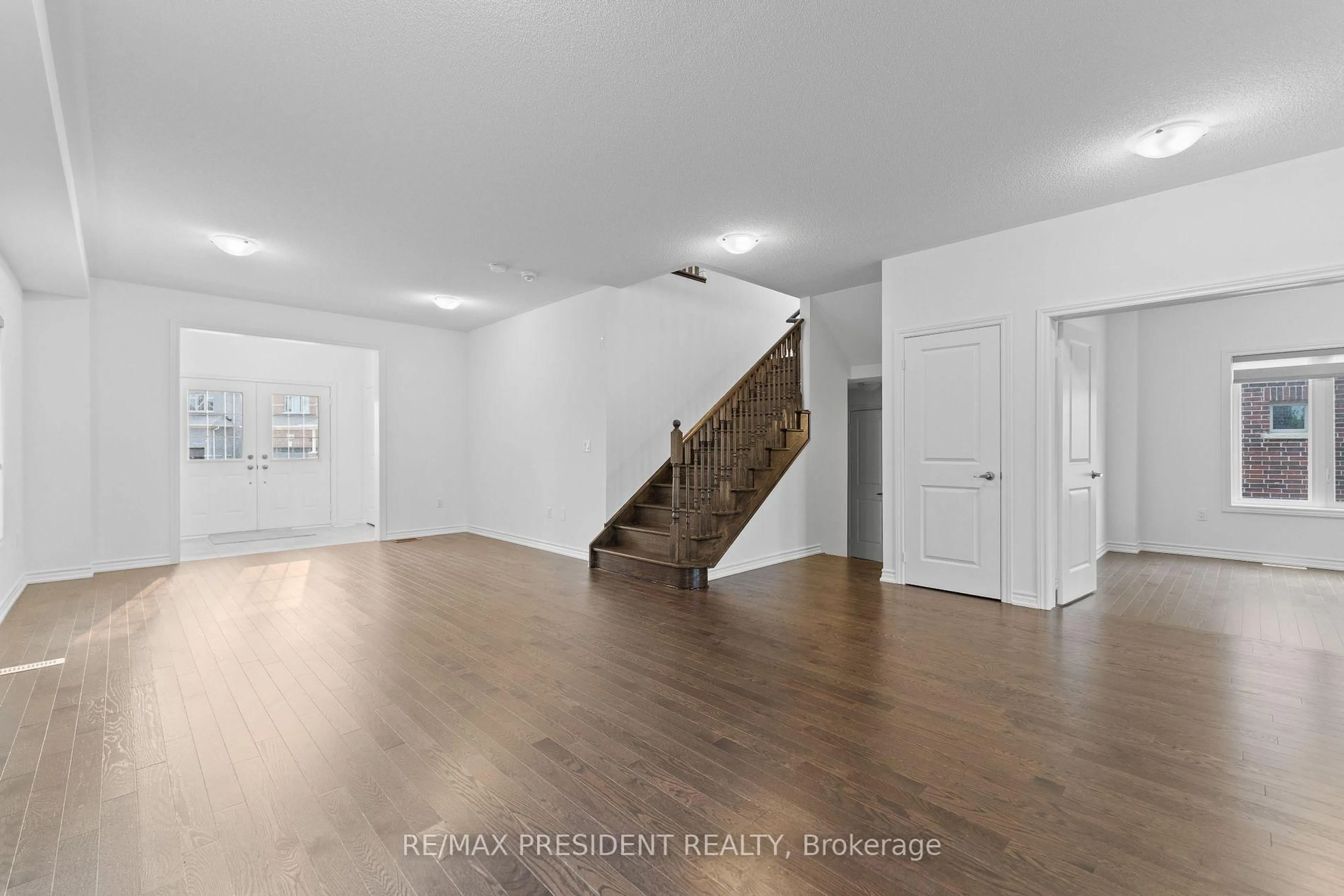 Indoor entryway for 335 Russell St, Southgate Ontario N0C 1B0