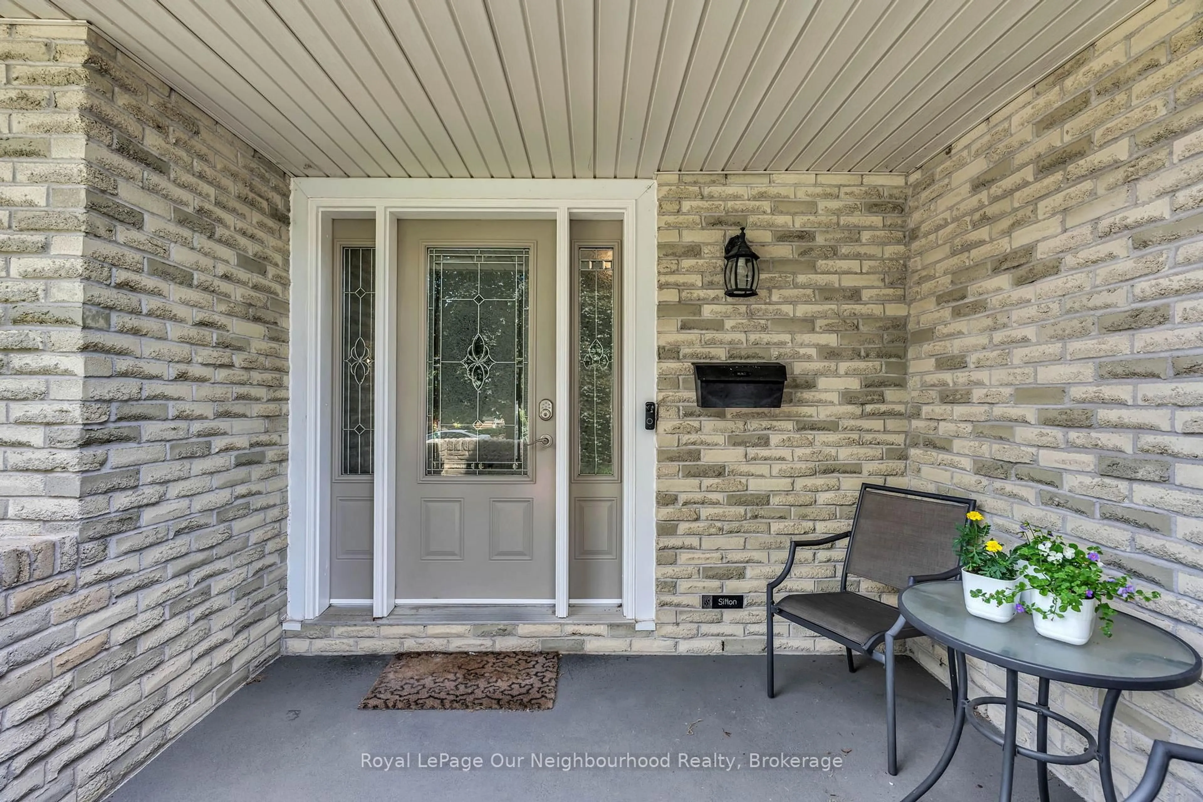 Indoor entryway for 67 Bartlett Cres, London South Ontario N6K 1W3