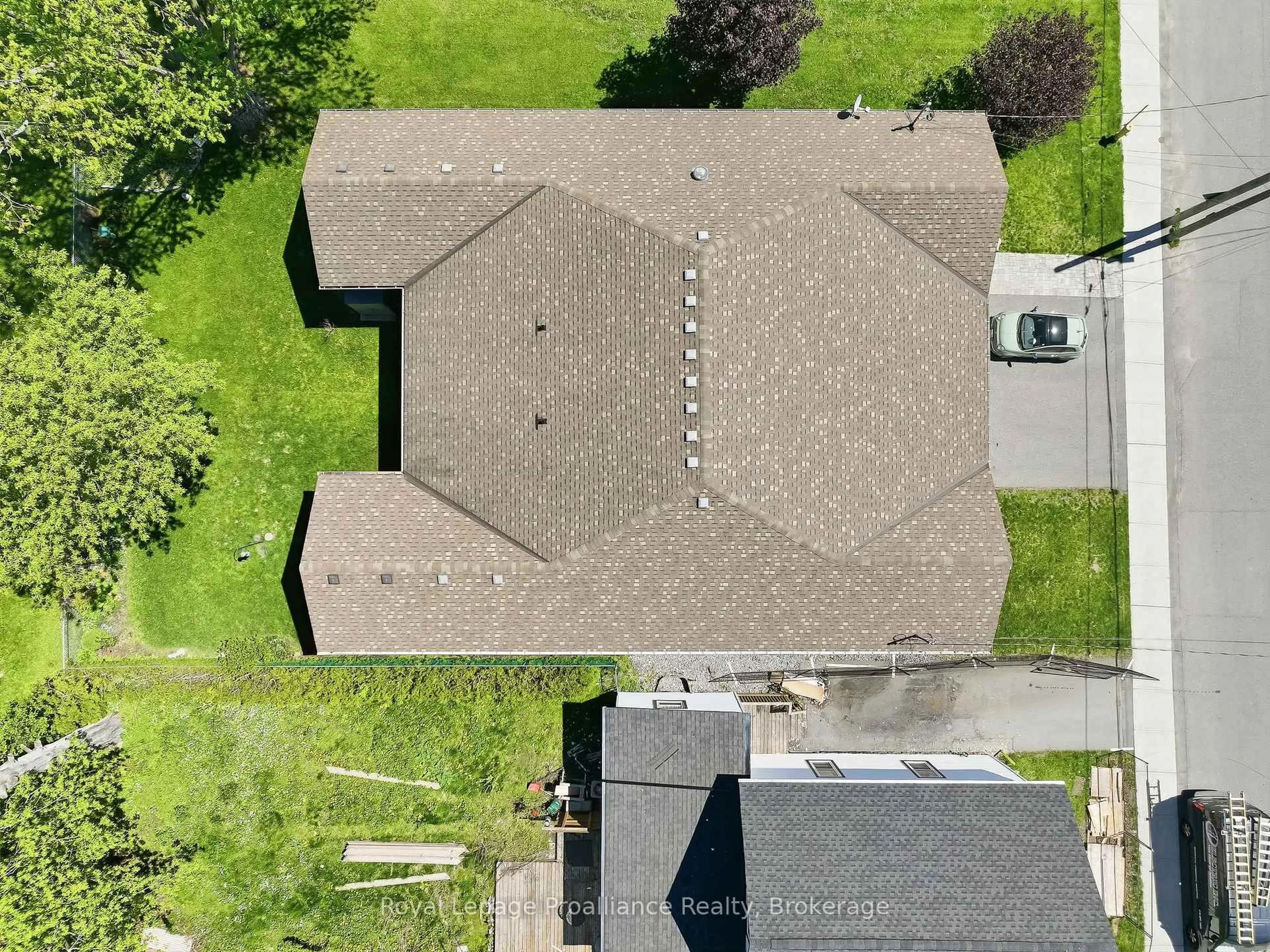 A pic from outside/outdoor area/front of a property/back of a property/a pic from drone, street for 42B Chapel St, Brighton Ontario K0K 1H0