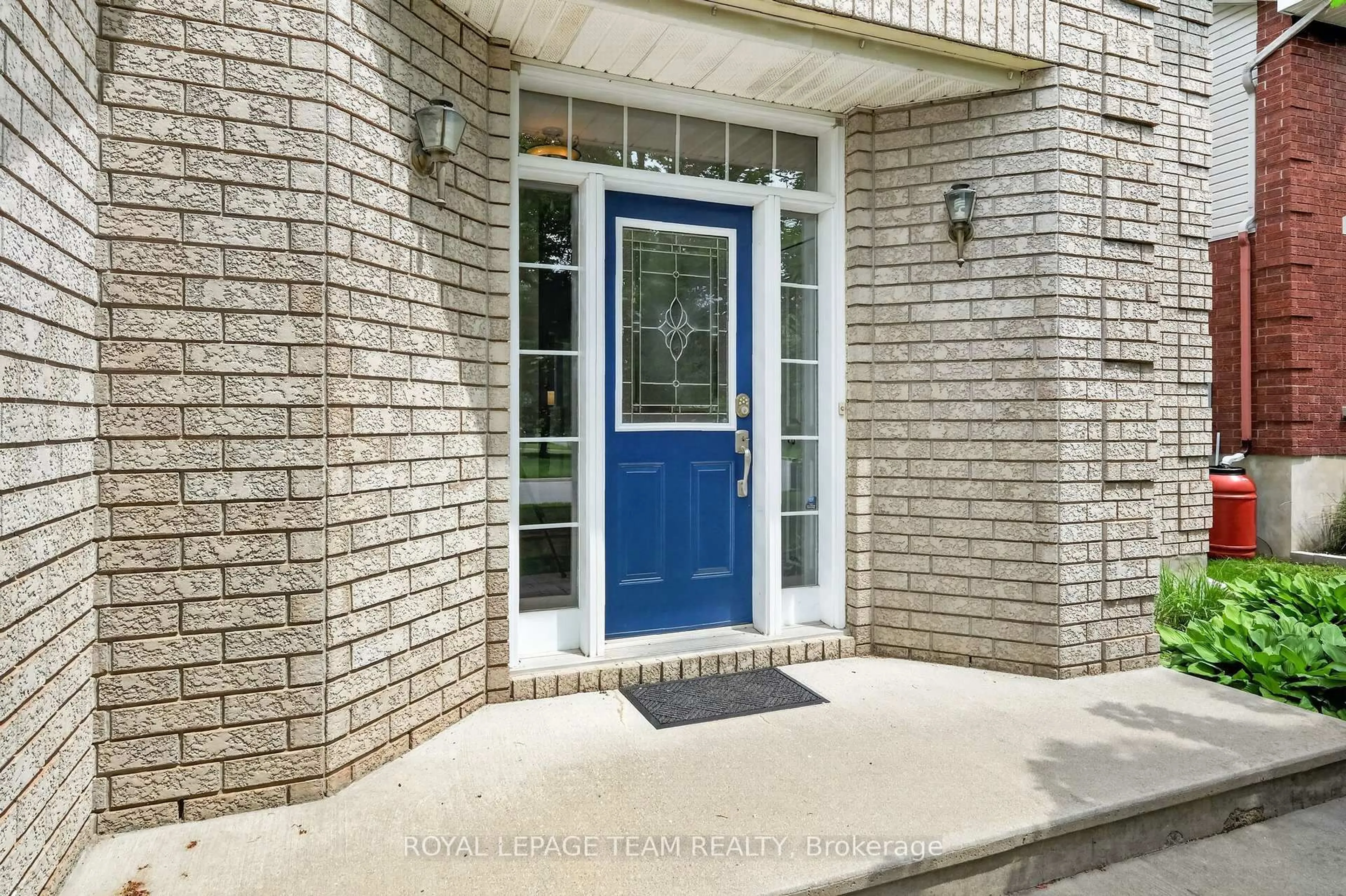 Indoor entryway for 875 Giant Cedars Cres, Ottawa Ontario K1V 1P1
